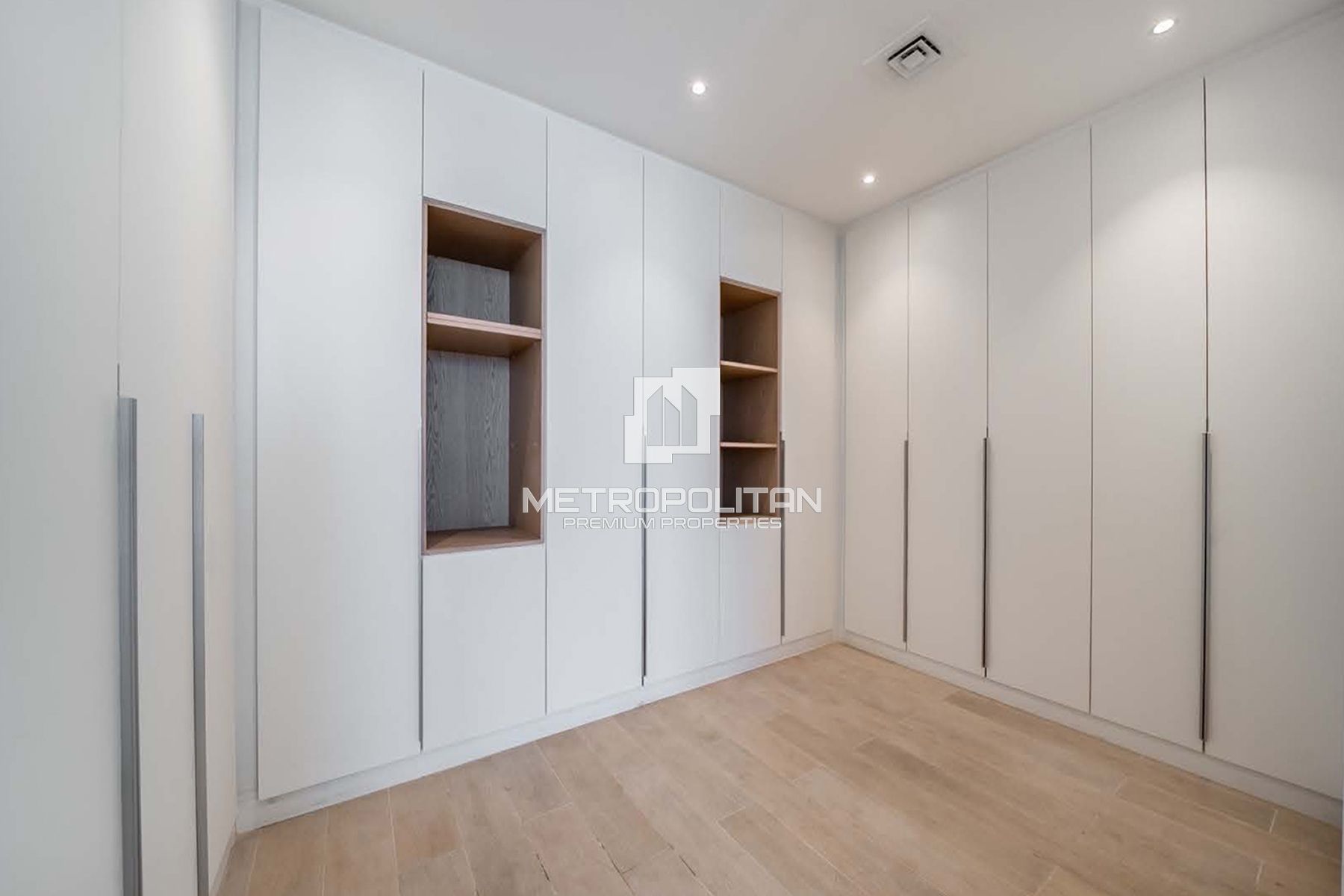 Duplex Penthouse | Overlooking Marina and Sea