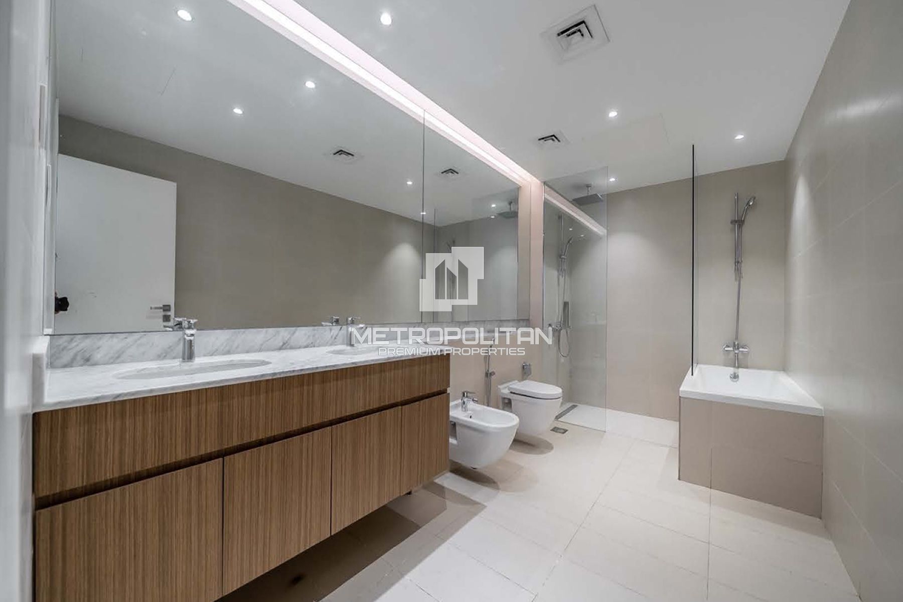 Duplex Penthouse | Overlooking Marina and Sea