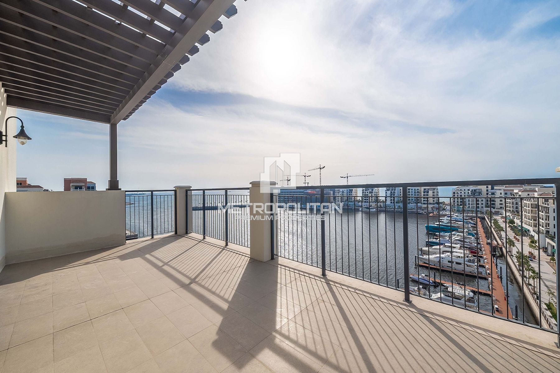 Duplex Penthouse | Overlooking Marina and Sea