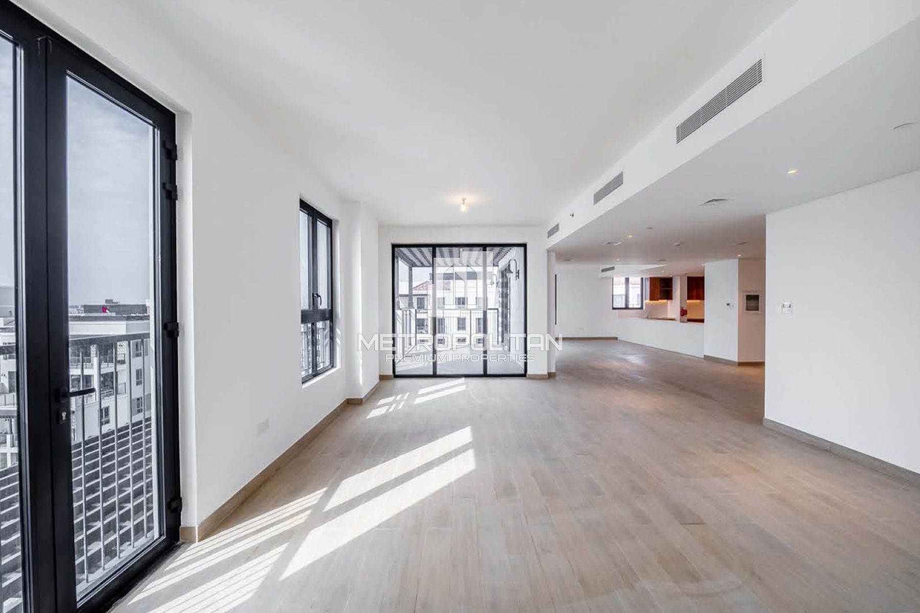 5BR Penthouse for Sale in Jumeirah – MPS-48559