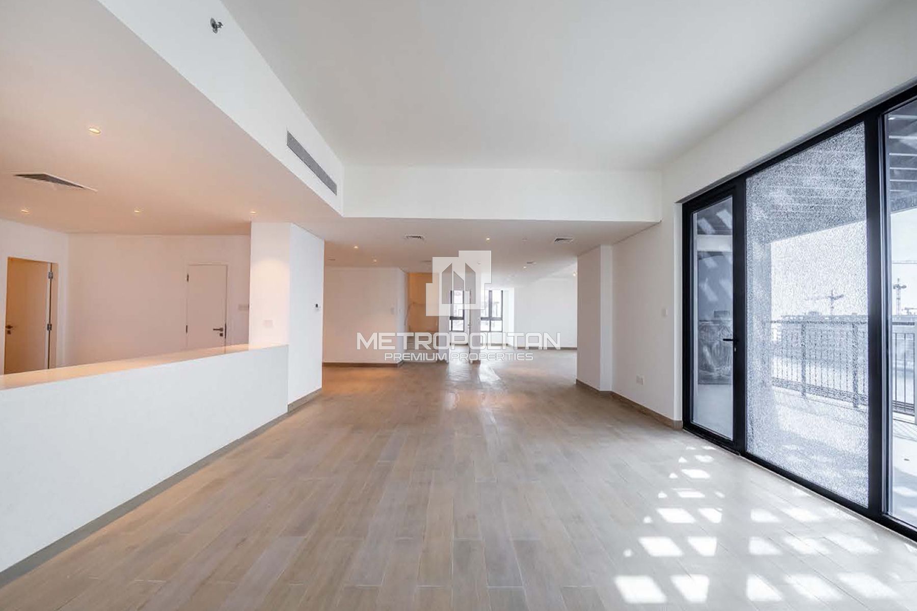 Duplex Penthouse | Overlooking Marina and Sea