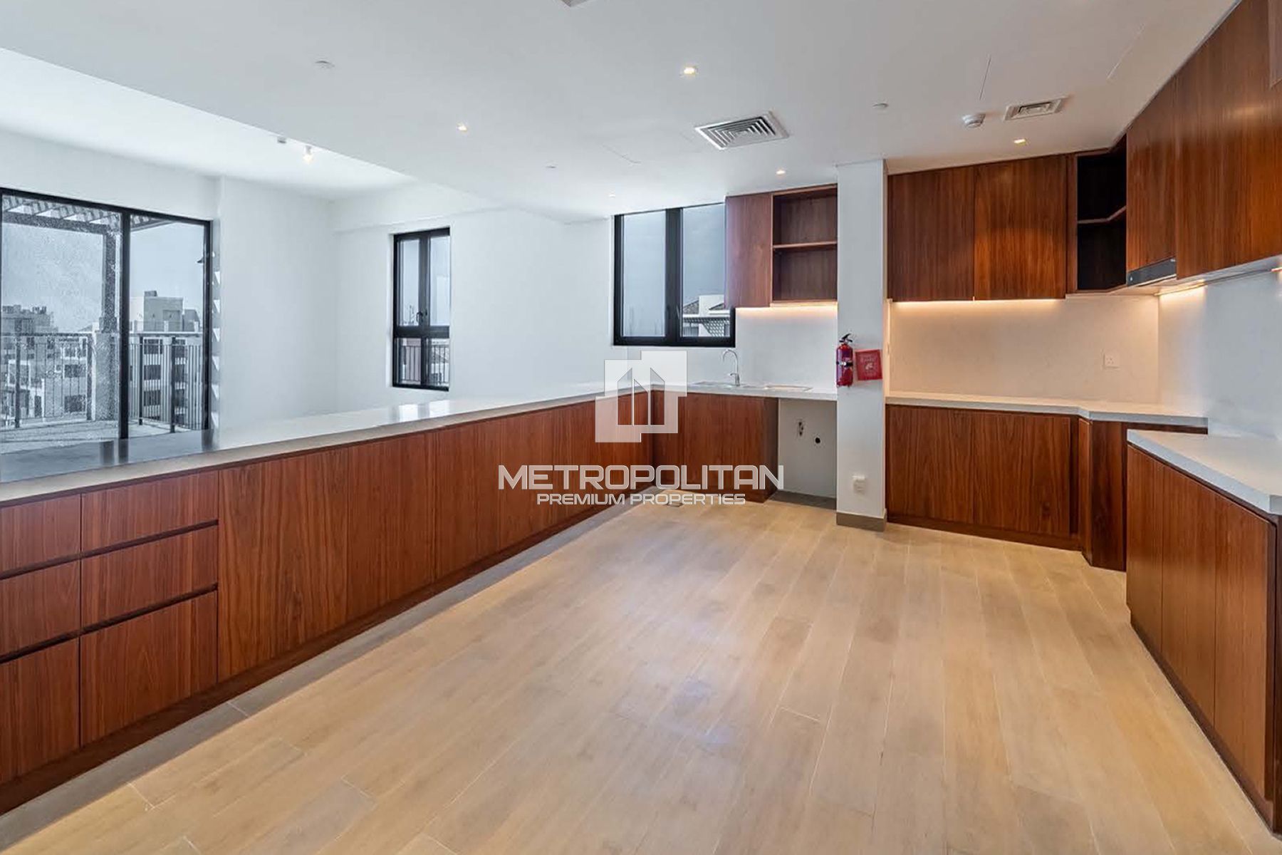 Duplex Penthouse | Overlooking Marina and Sea