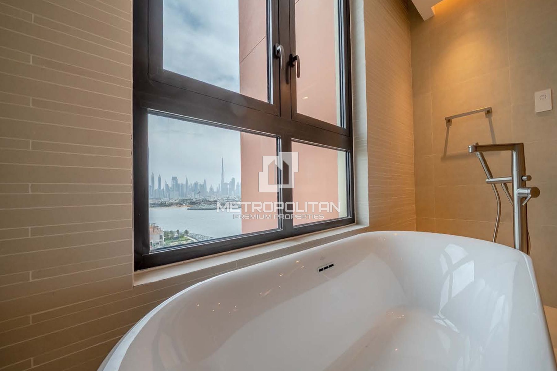 5BR Penthouse for Sale in Jumeirah – MPS-48561