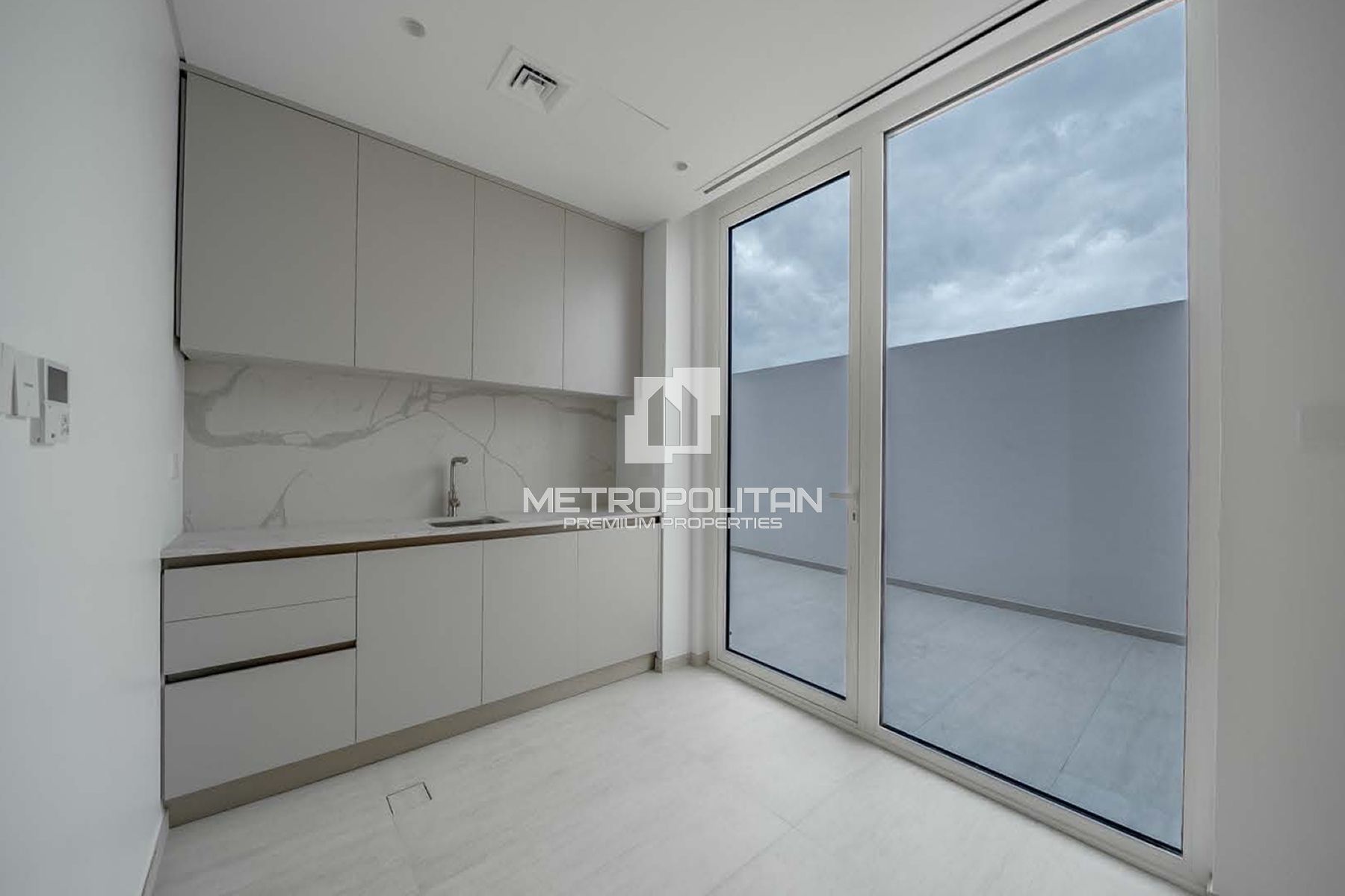 5BR Penthouse for Sale in Jumeirah – MPS-48561