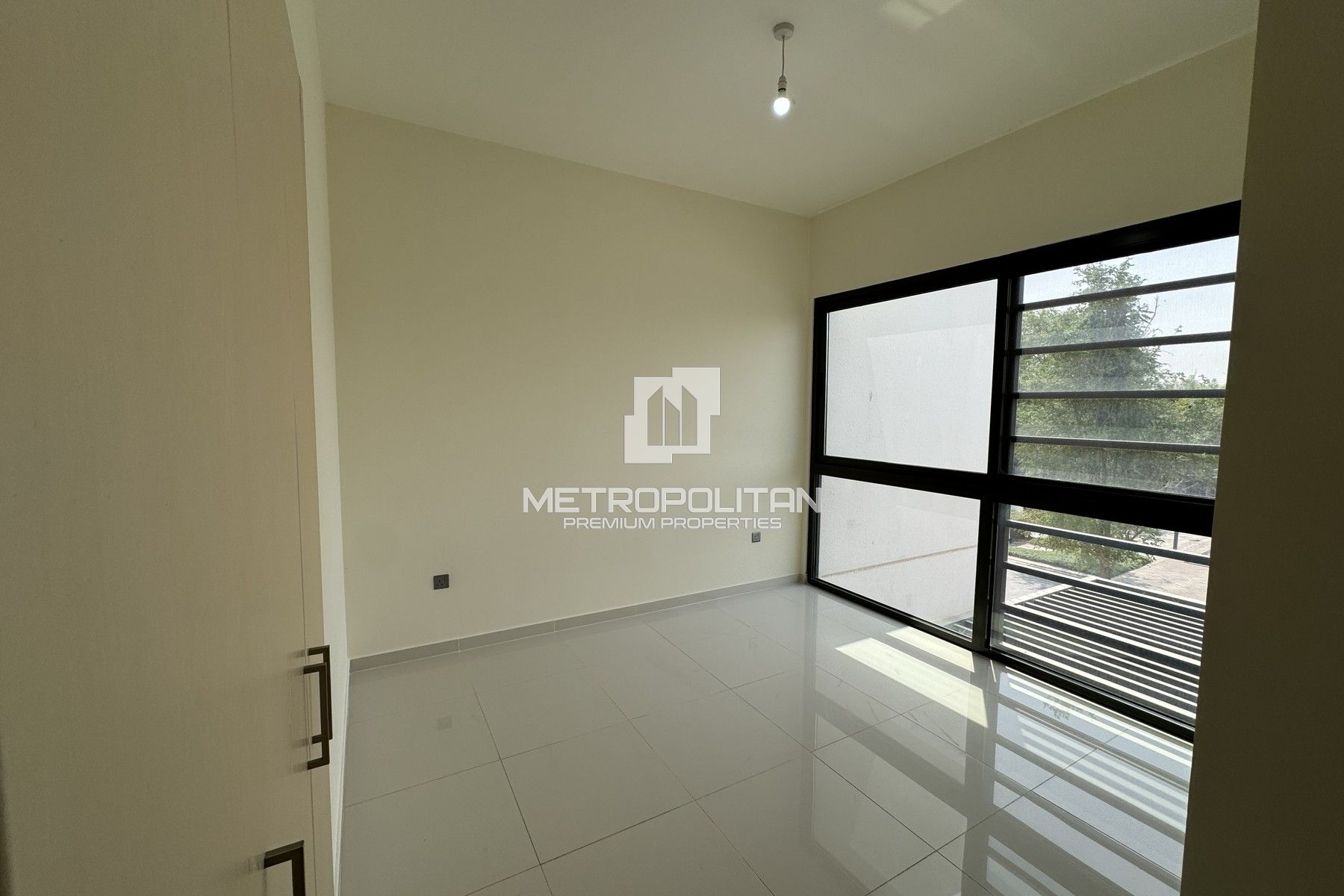 Middle Unit | Prime Location | Prime Investment