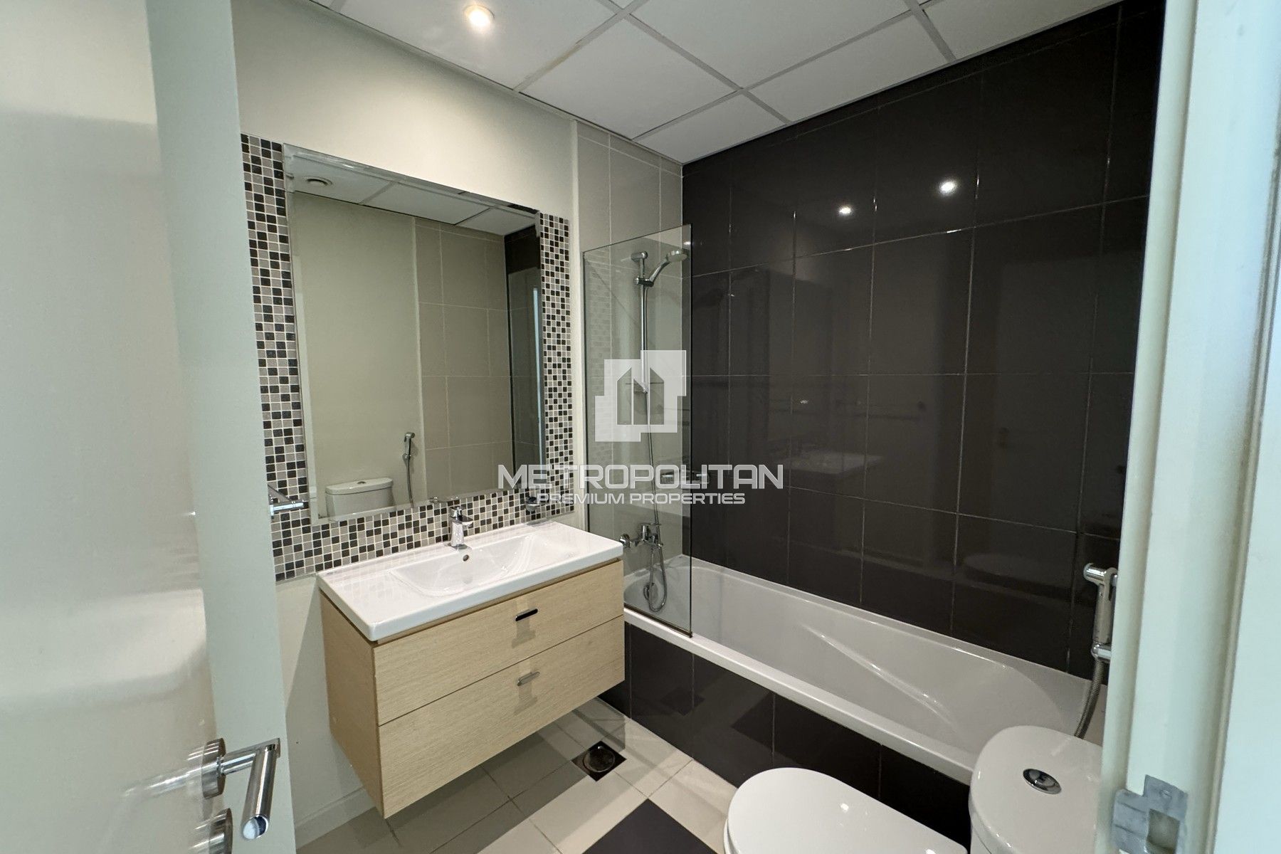 Middle Unit | Prime Location | Prime Investment