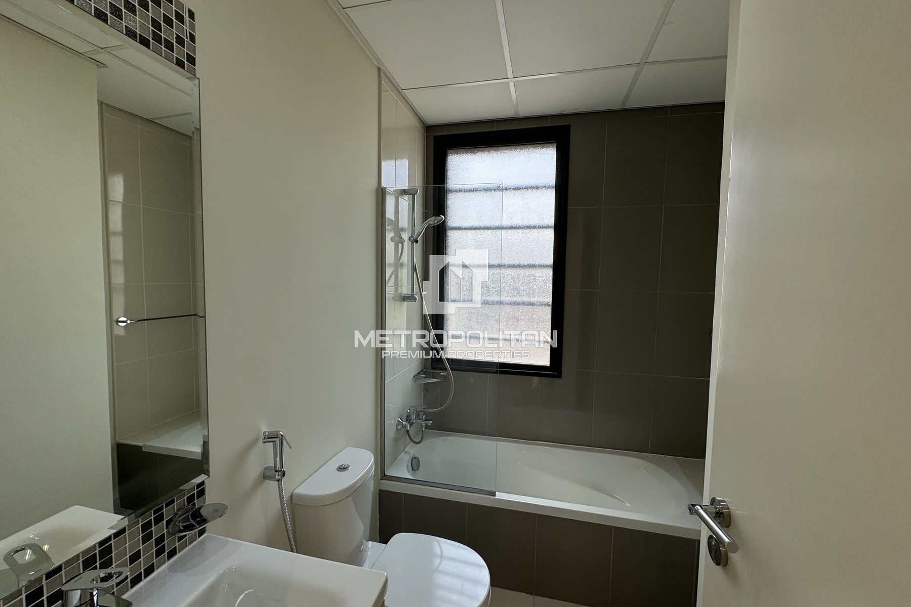 Middle Unit | Prime Location | Prime Investment