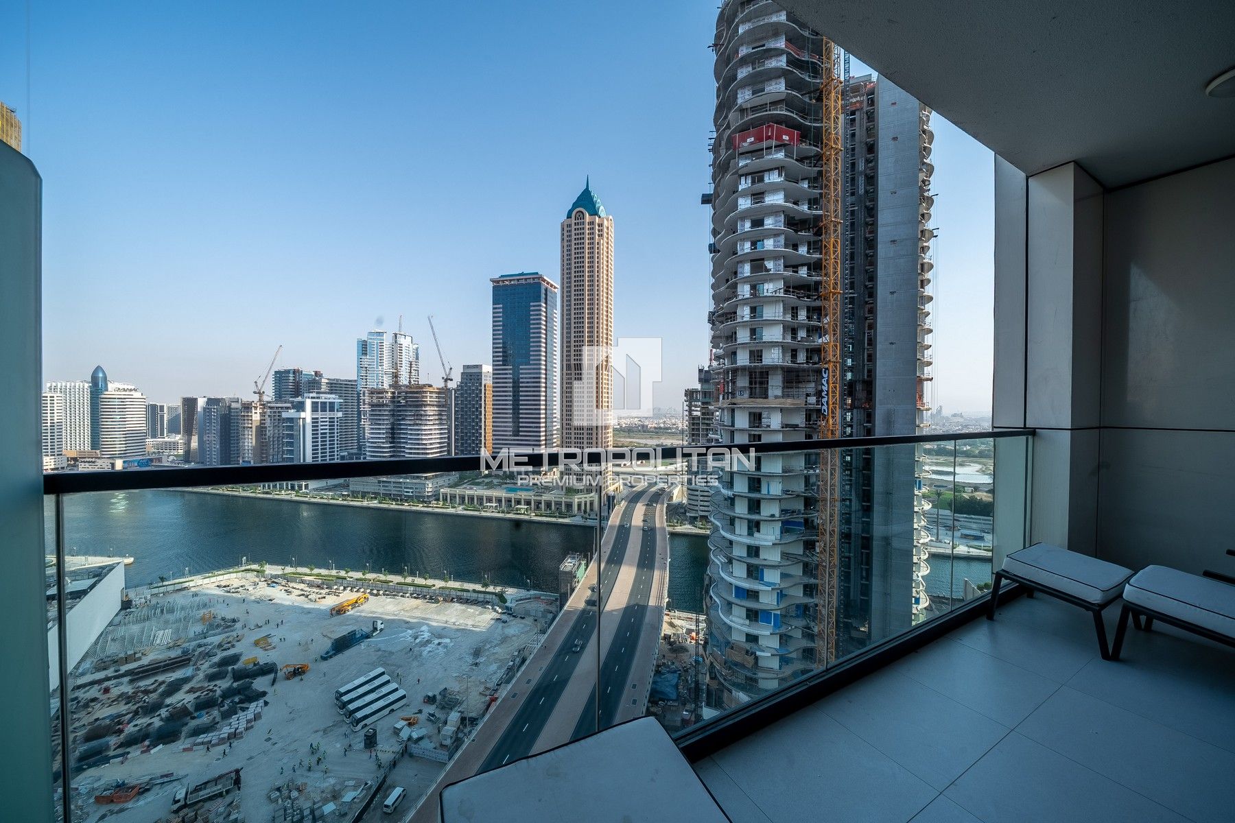 Luxurious 1BR | Fully Furnished | Canal View