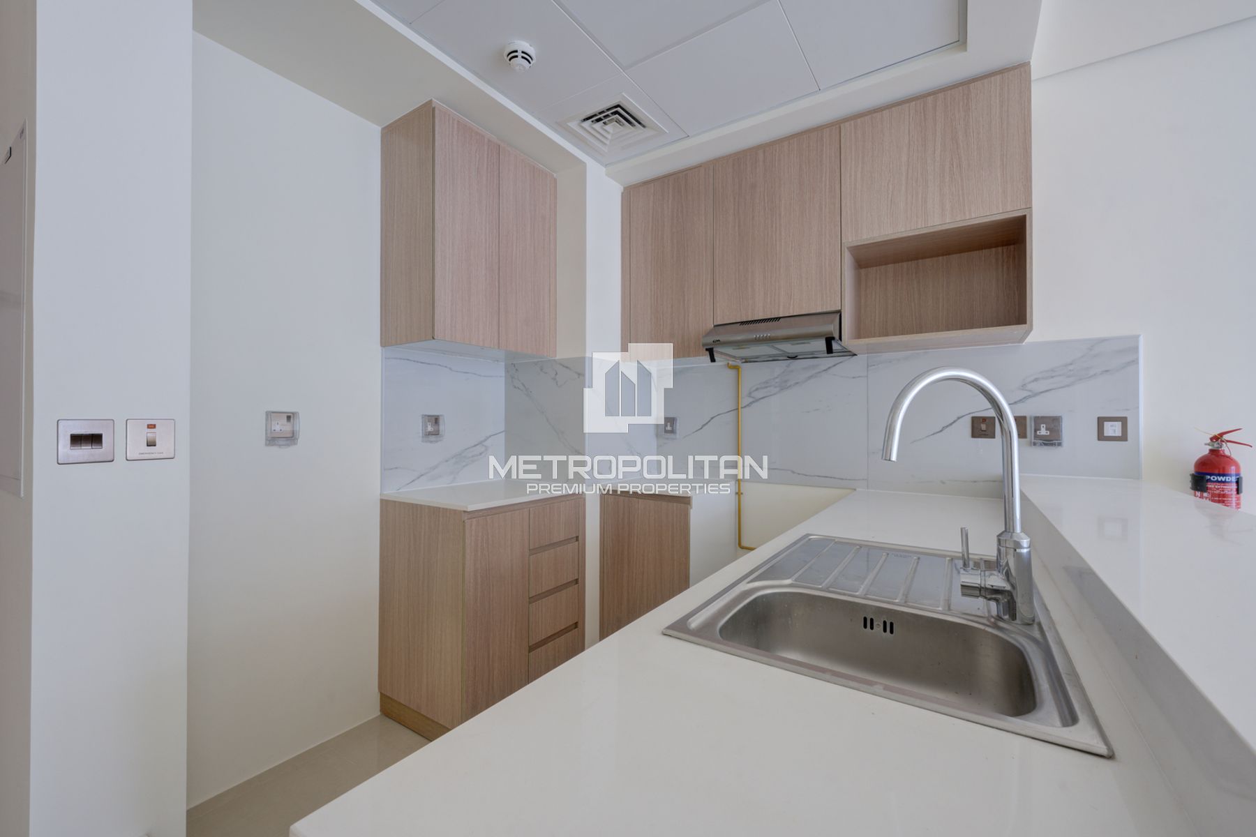 Bright 1BR in Central 1 | Beachfront Living