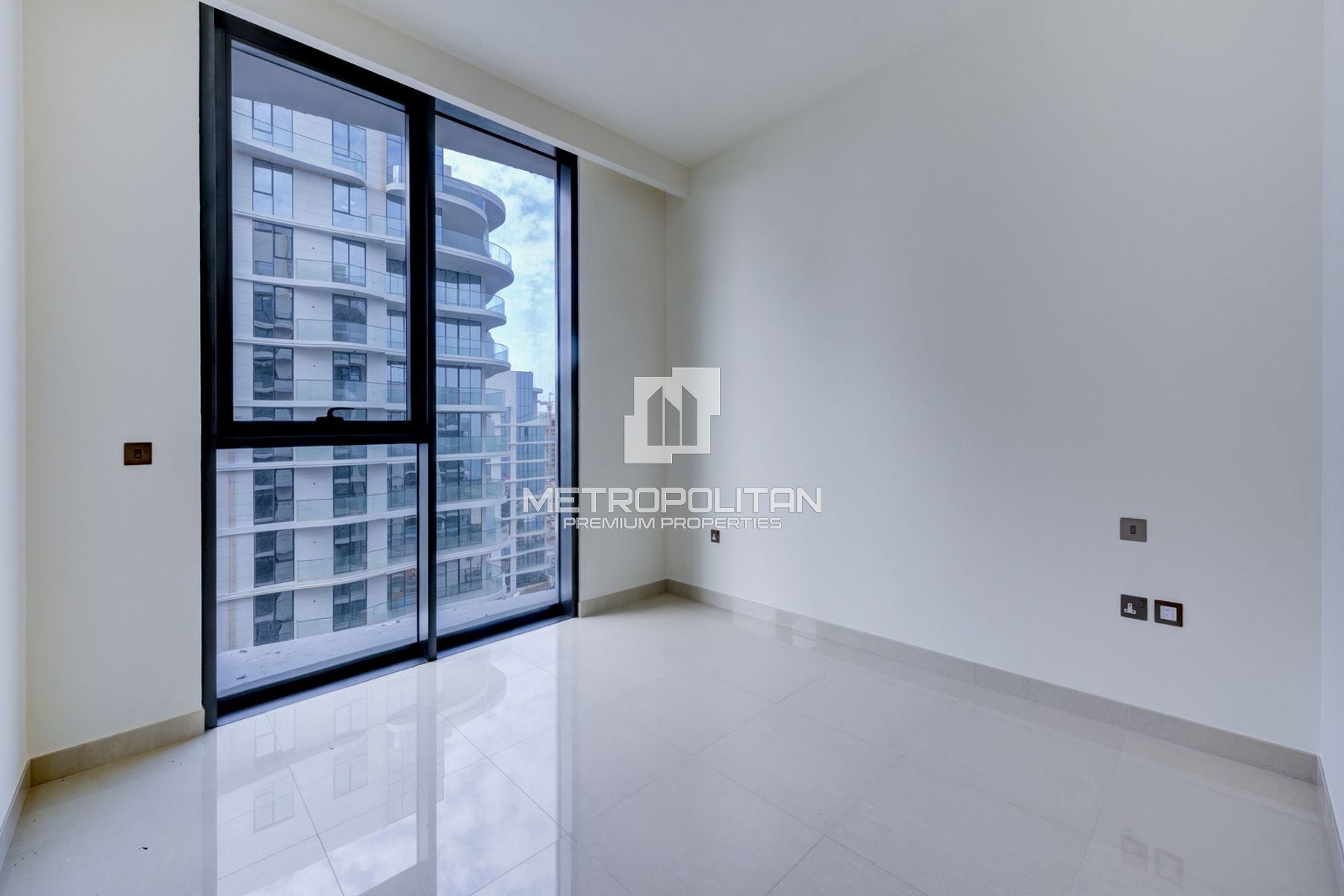 Luxury Living |Ready to Move In | Partial Sea View
