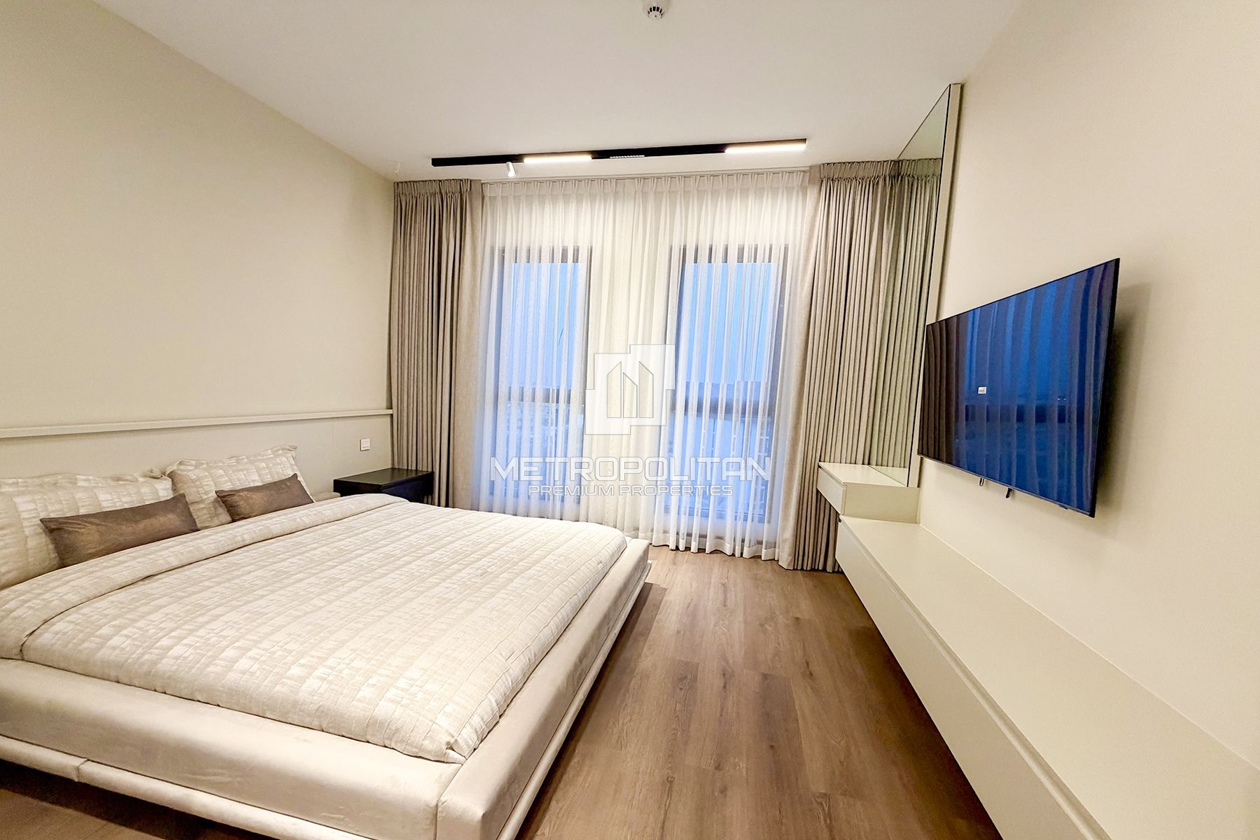 Fully Upgraded | Vacant | Furnished | High Floor