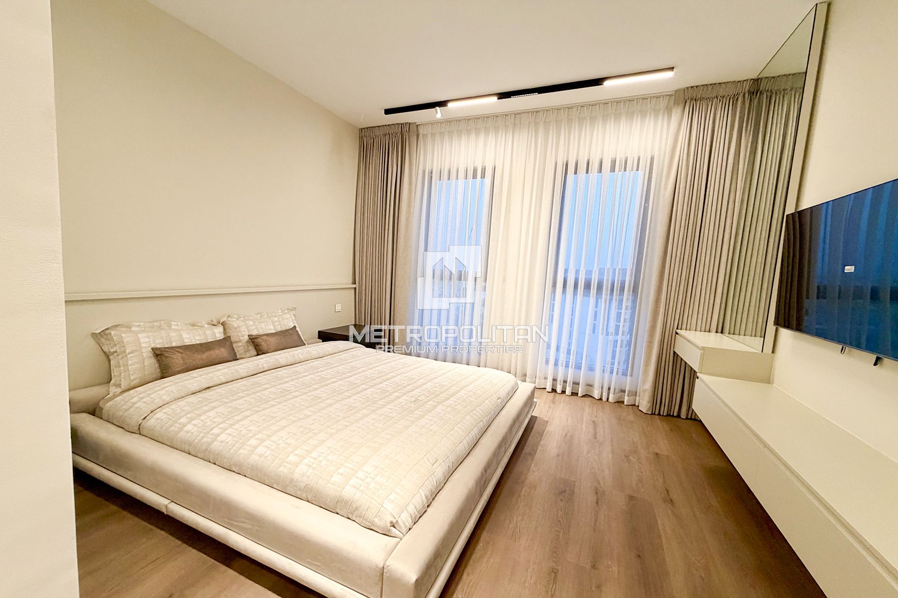 Fully Upgraded | Vacant | Furnished | High Floor