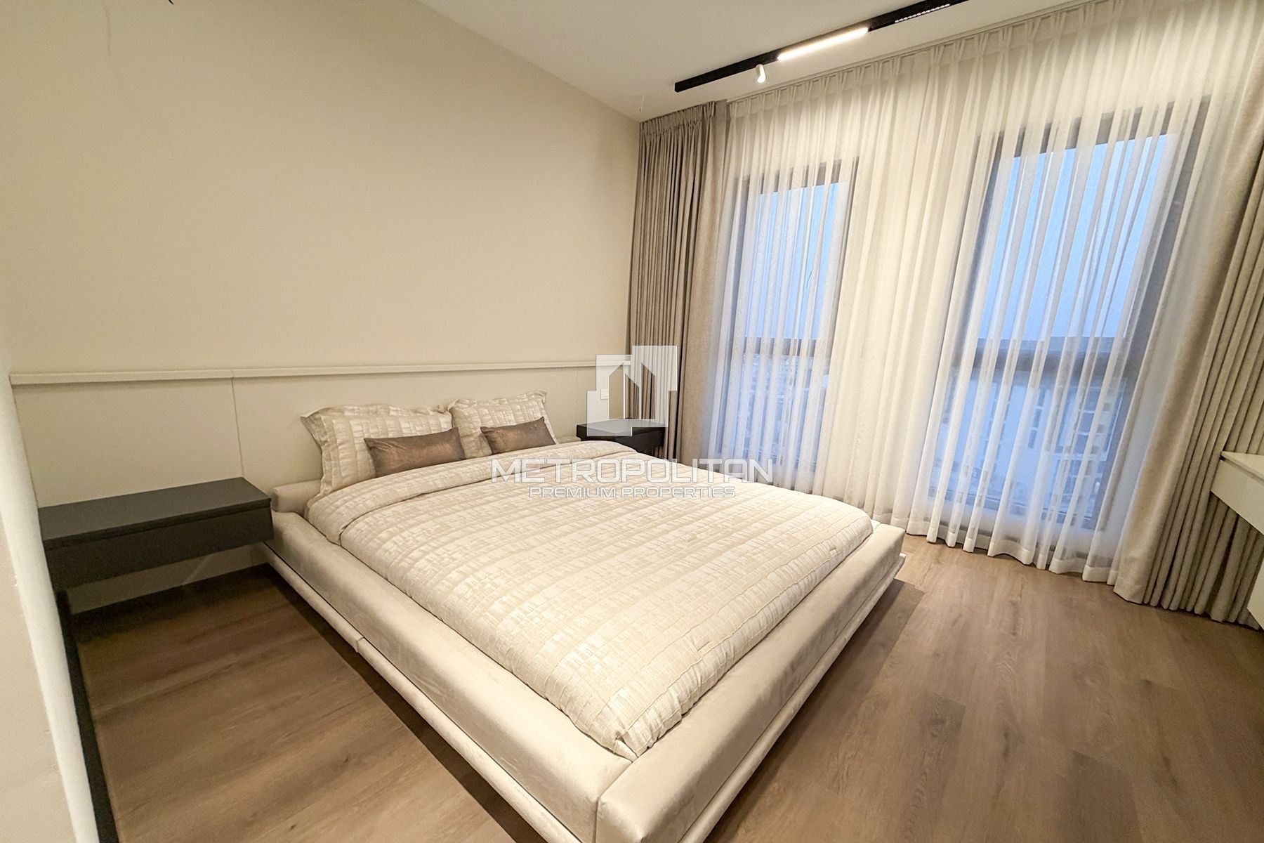 Fully Upgraded | Vacant | Furnished | High Floor
