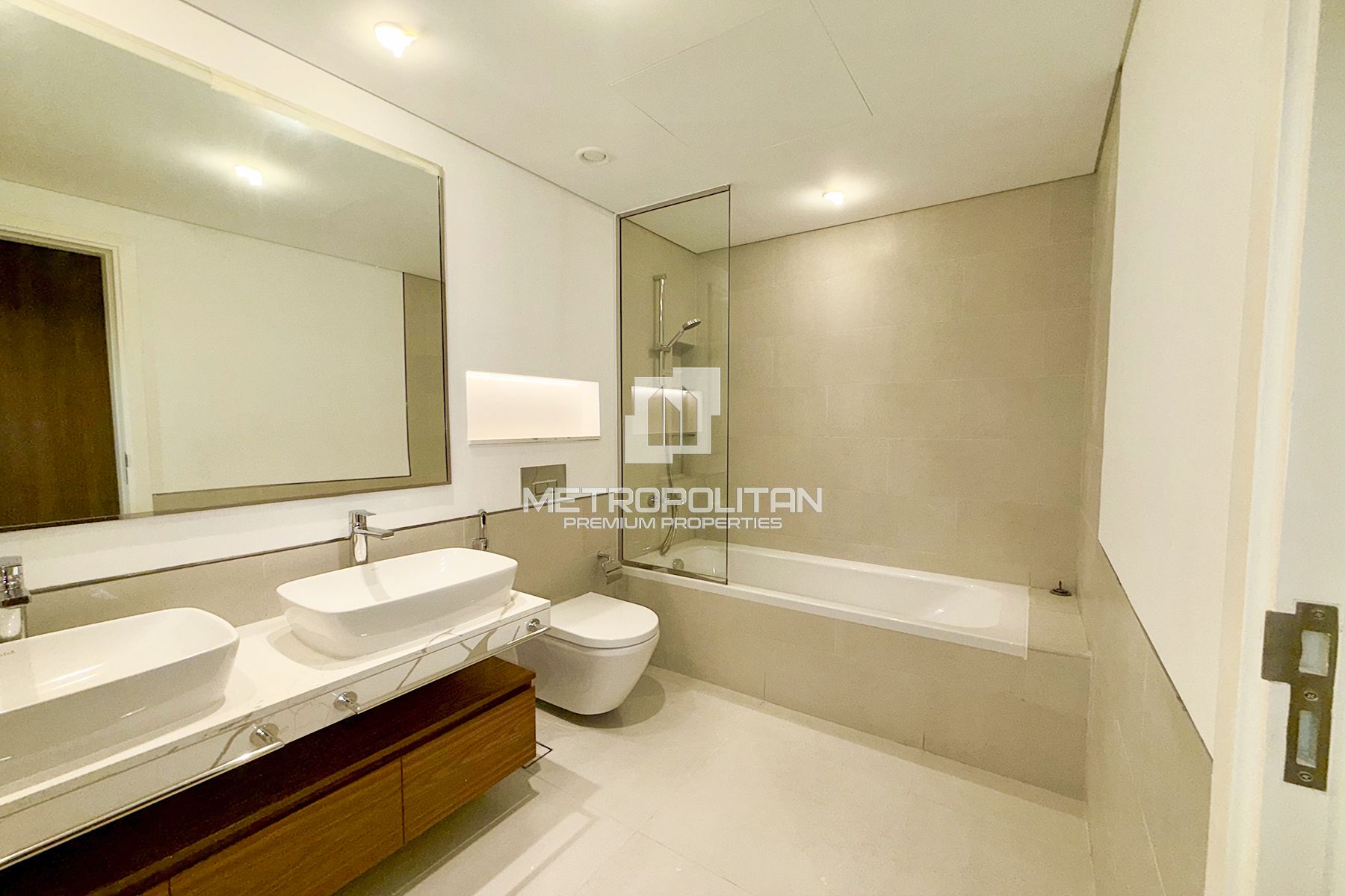 Fully Upgraded | Vacant | Furnished | High Floor