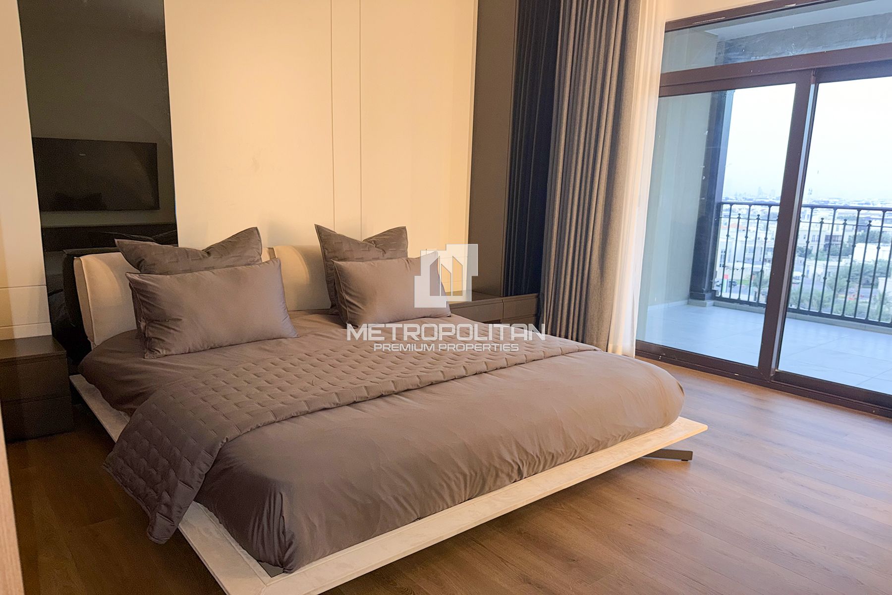 Fully Upgraded | Vacant | Furnished | High Floor