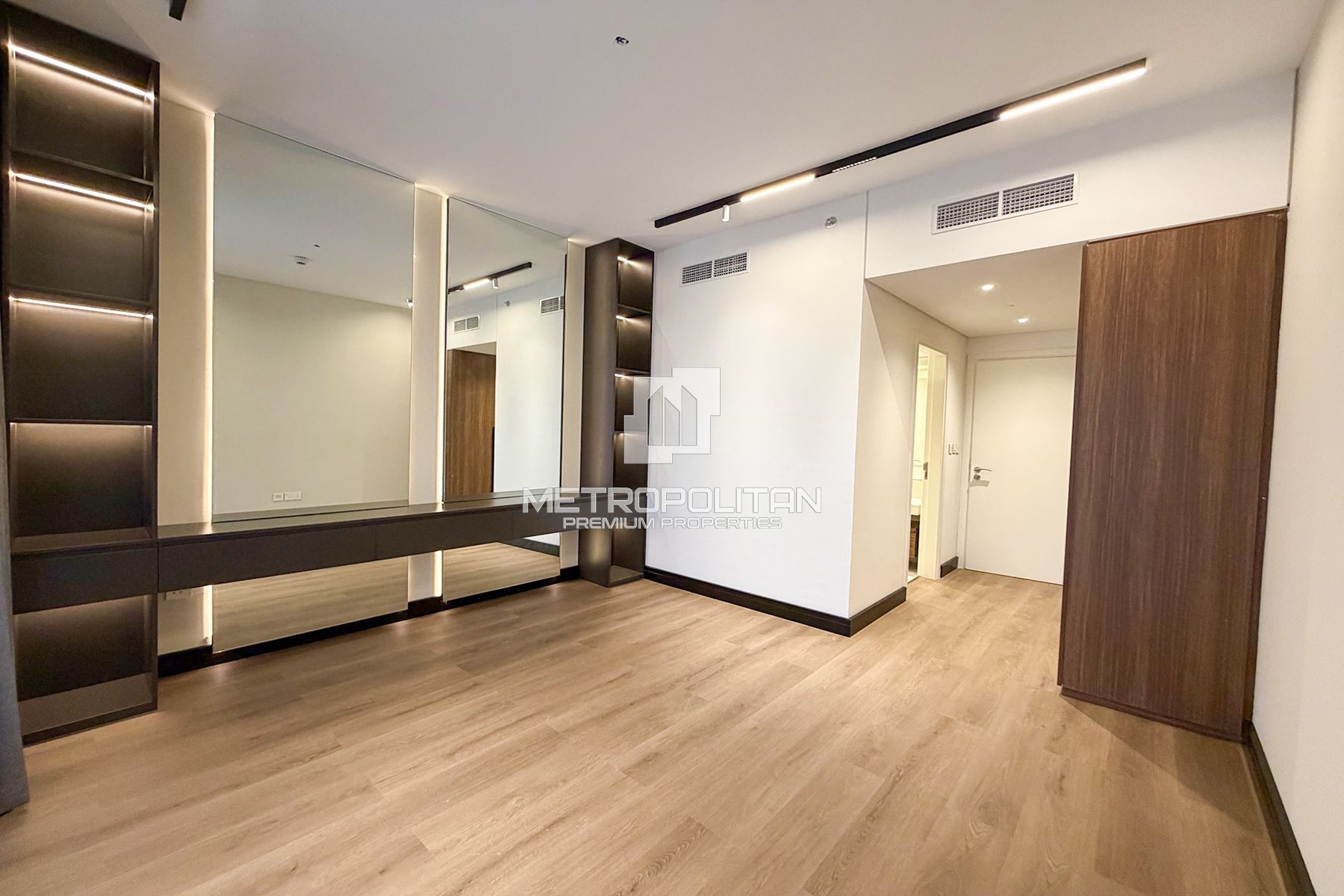 Fully Upgraded | Vacant | Furnished | High Floor