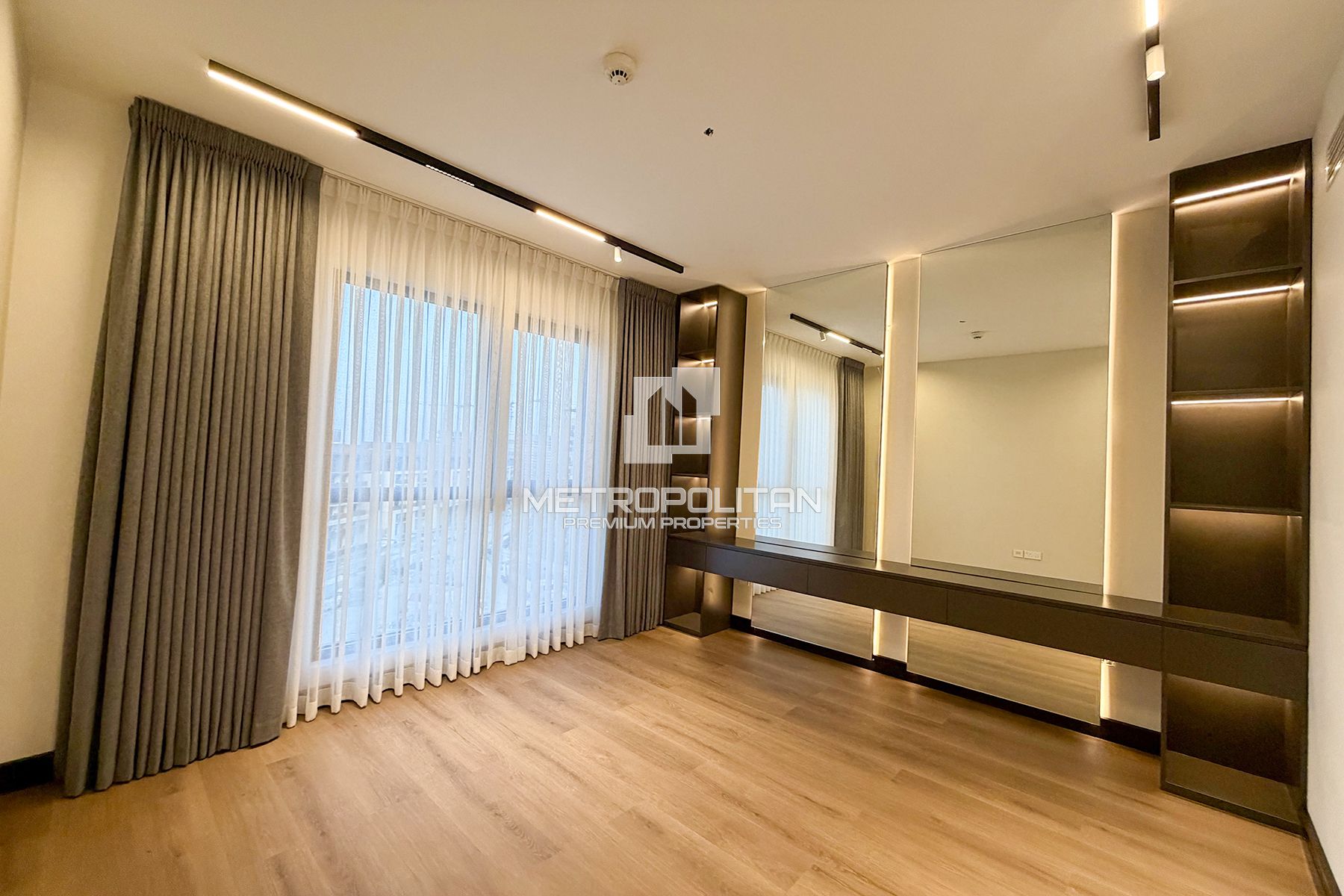 Fully Upgraded | Vacant | Furnished | High Floor