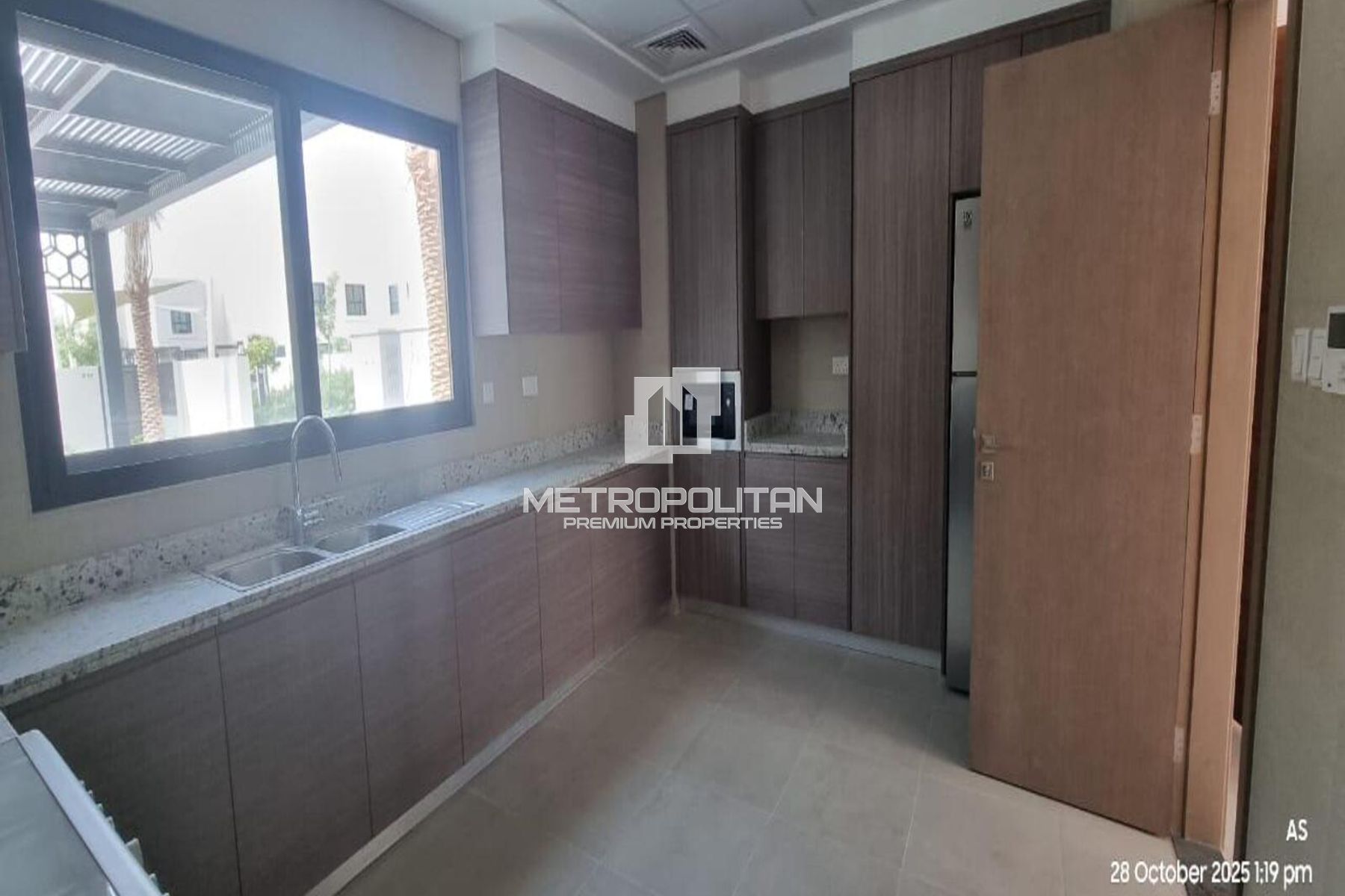 Rare Layout |Corner Unit |Close to Community Park
