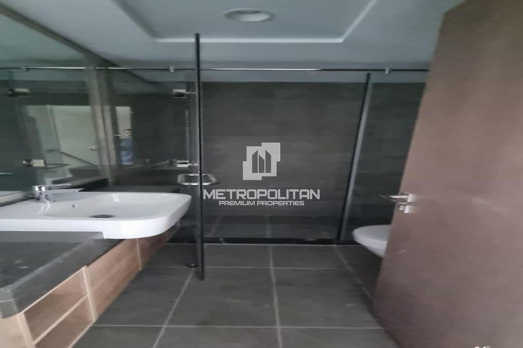 Rare Layout |Corner Unit |Close to Community Park