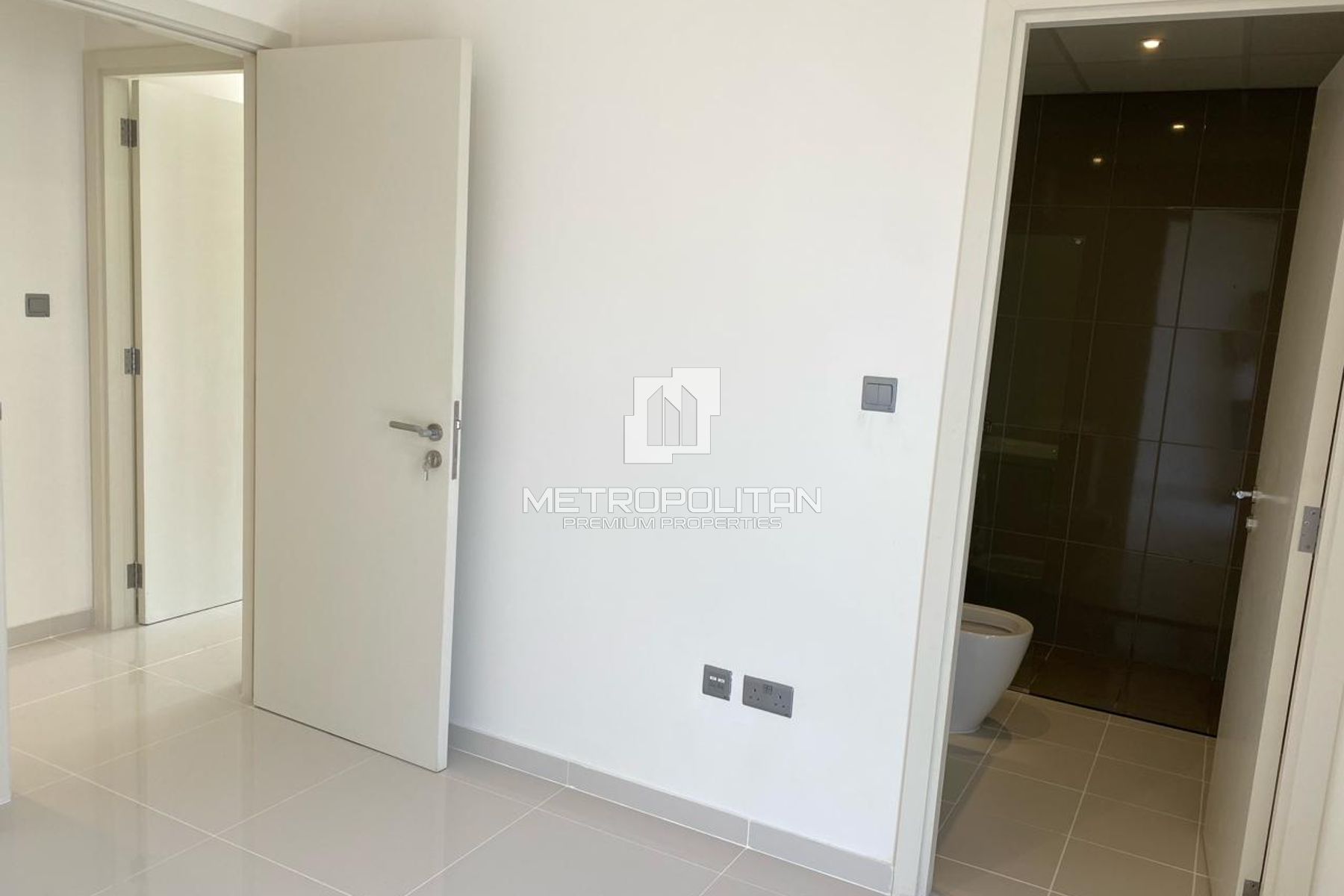 End Corner | Vacant | Prime Investment | Spacious