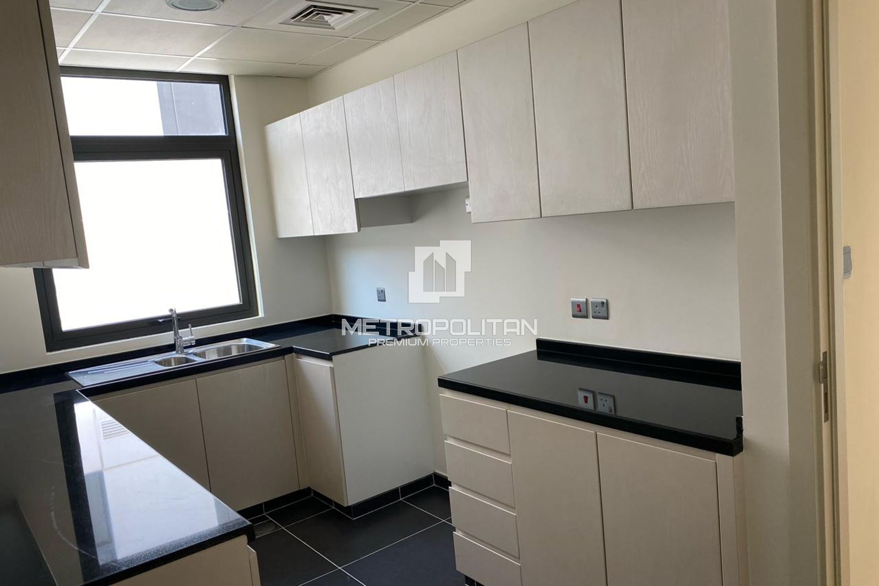 End Corner | Vacant | Prime Investment | Spacious