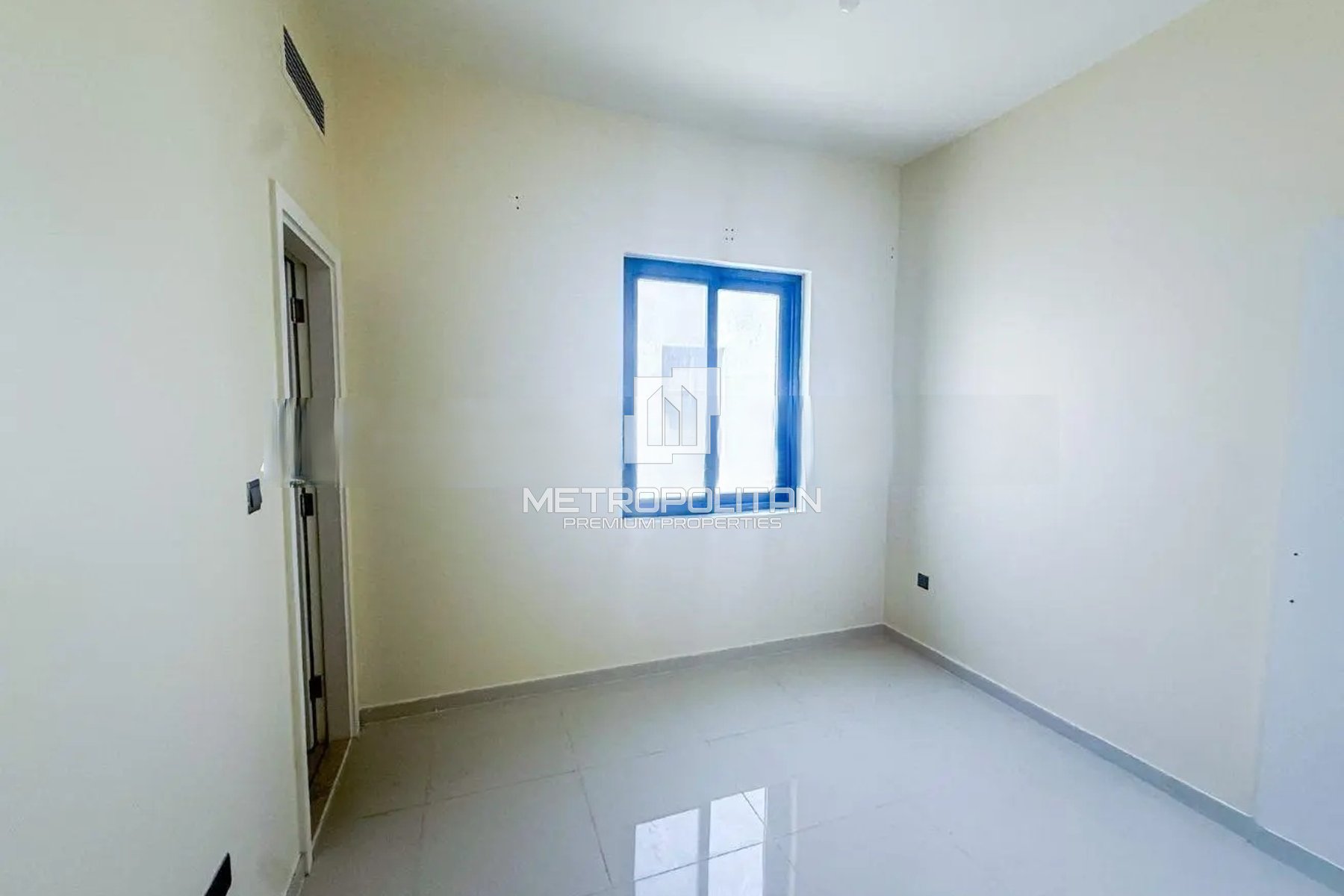 End Corner | Vacant | Prime Investment | Spacious