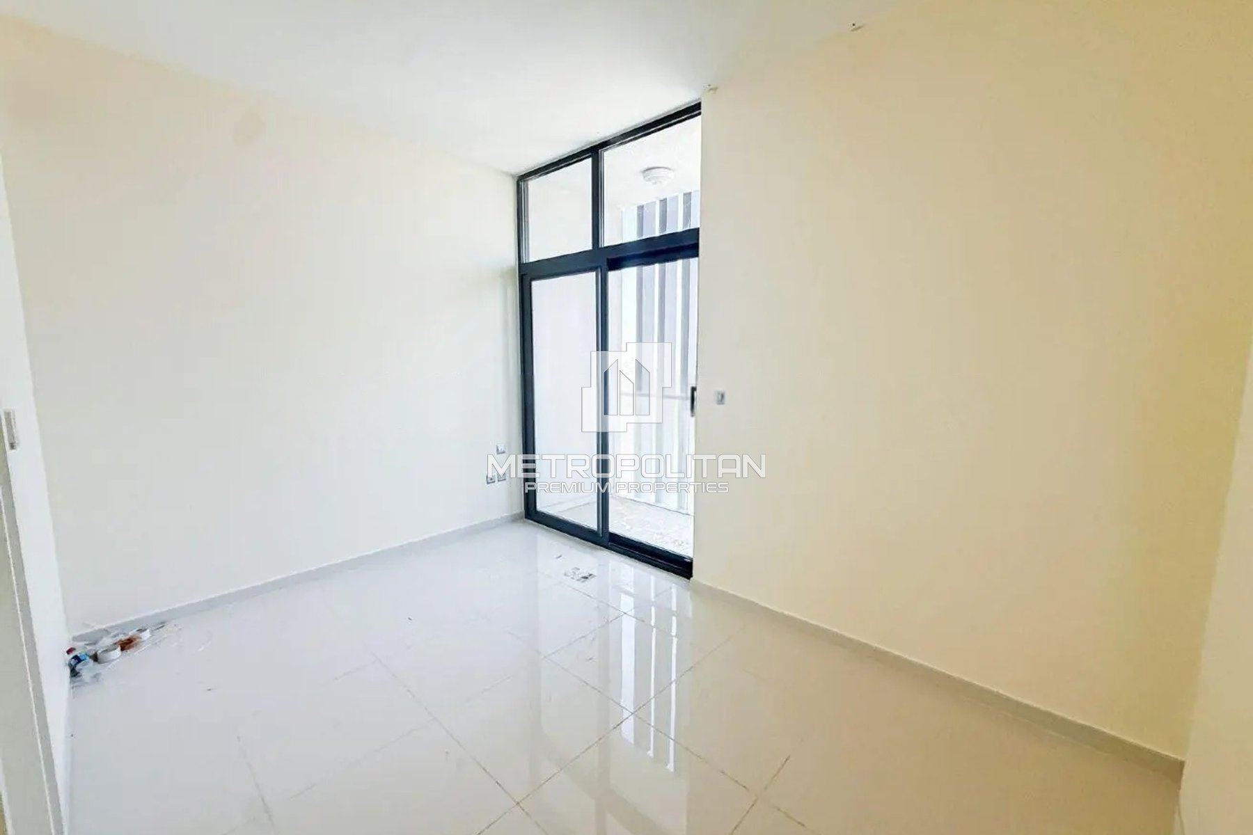 End Corner | Vacant | Prime Investment | Spacious