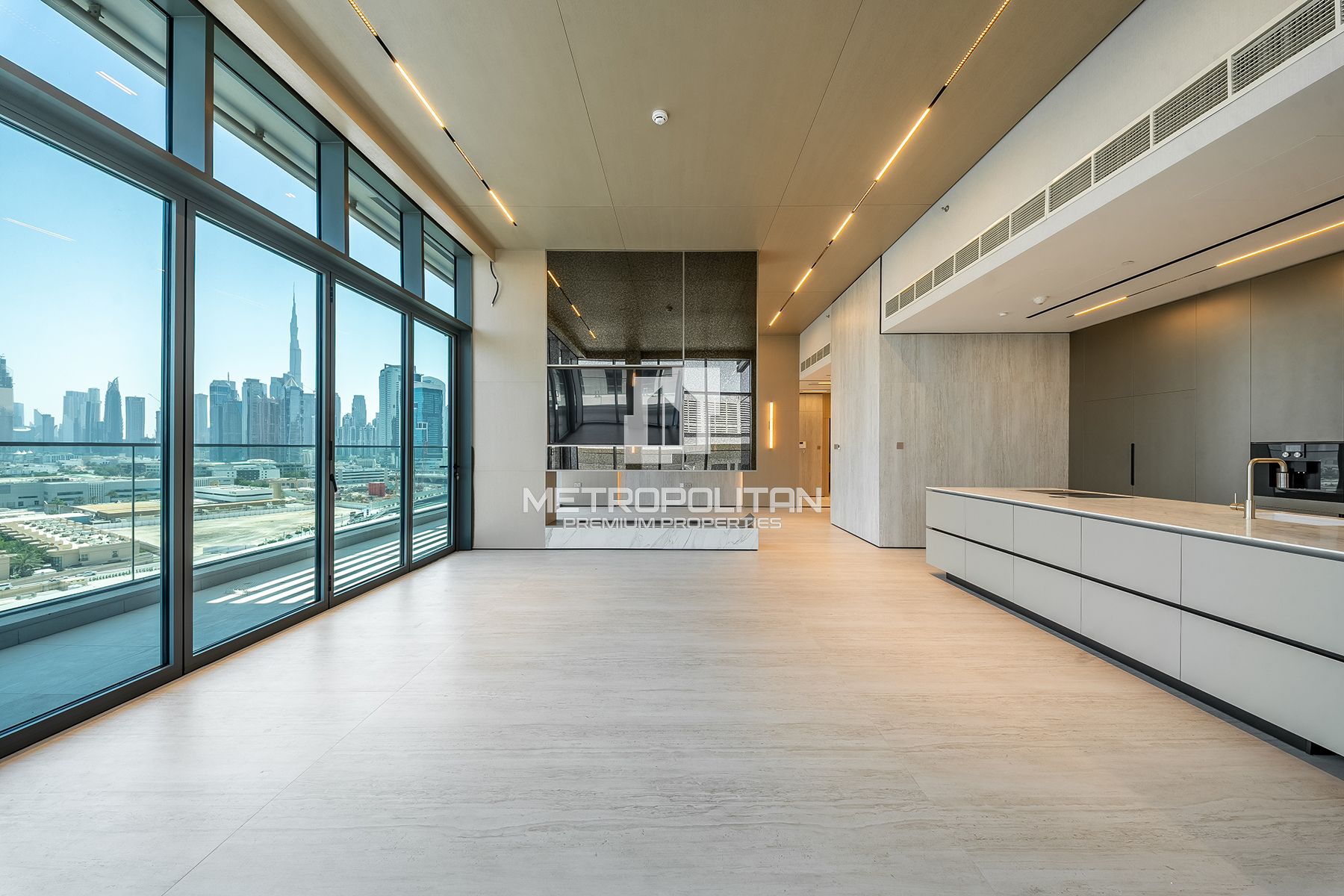 Luxury Penthouse | Canal View | High Floor