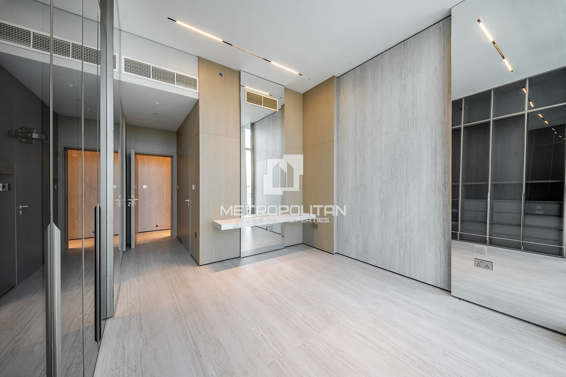 Luxury Penthouse | Canal View | High Floor
