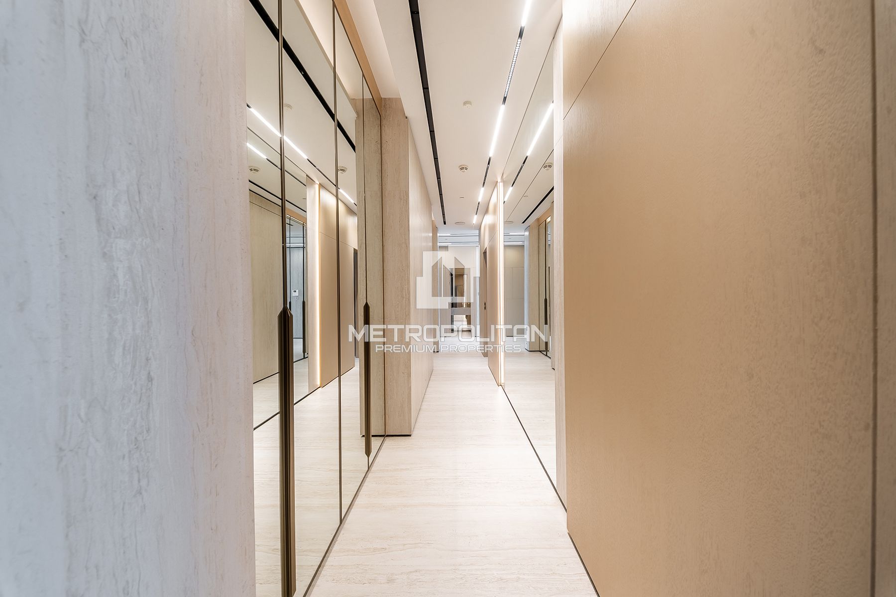 Luxury Penthouse | Canal View | High Floor