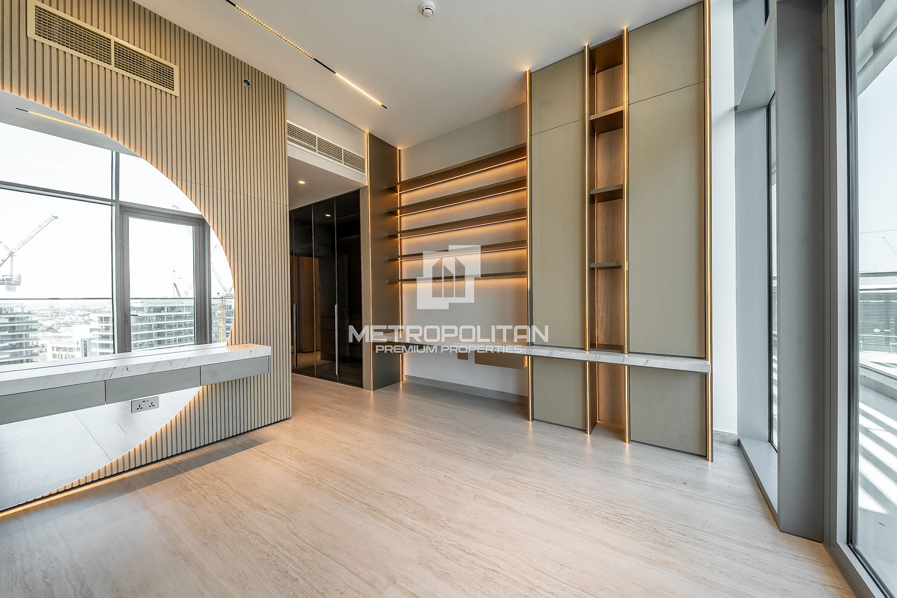 Luxury Penthouse | Canal View | High Floor