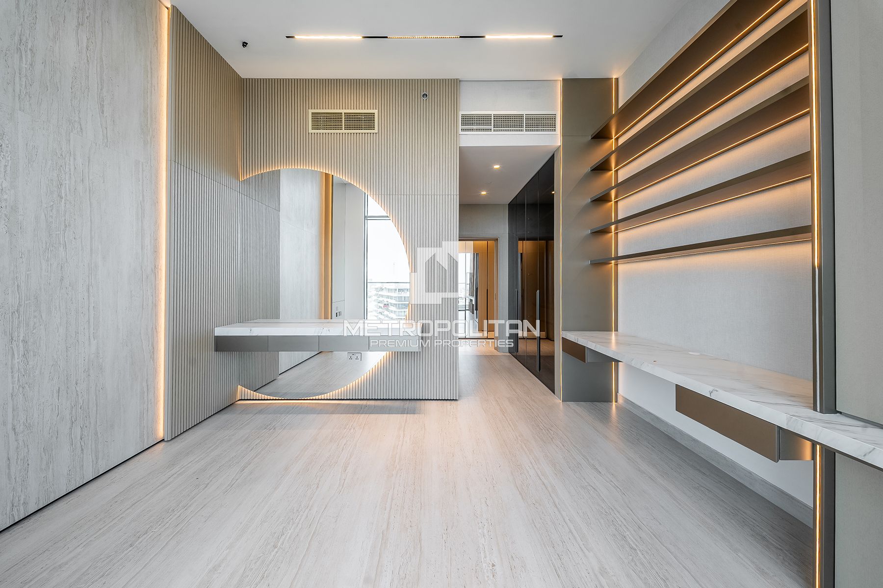 Luxury Penthouse | Canal View | High Floor