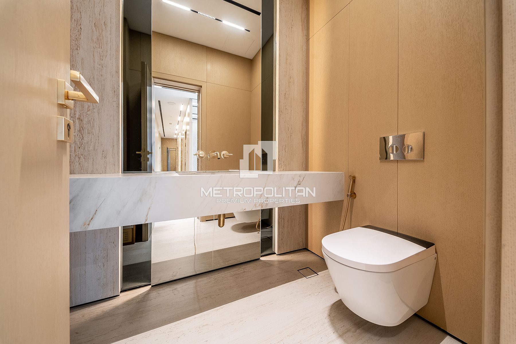 Luxury Penthouse | Canal View | High Floor