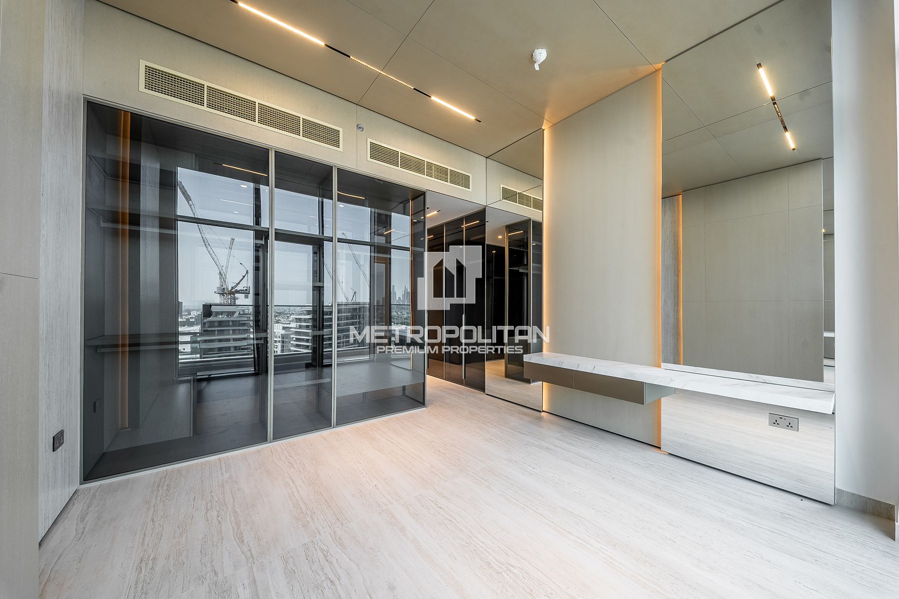Luxury Penthouse | Canal View | High Floor