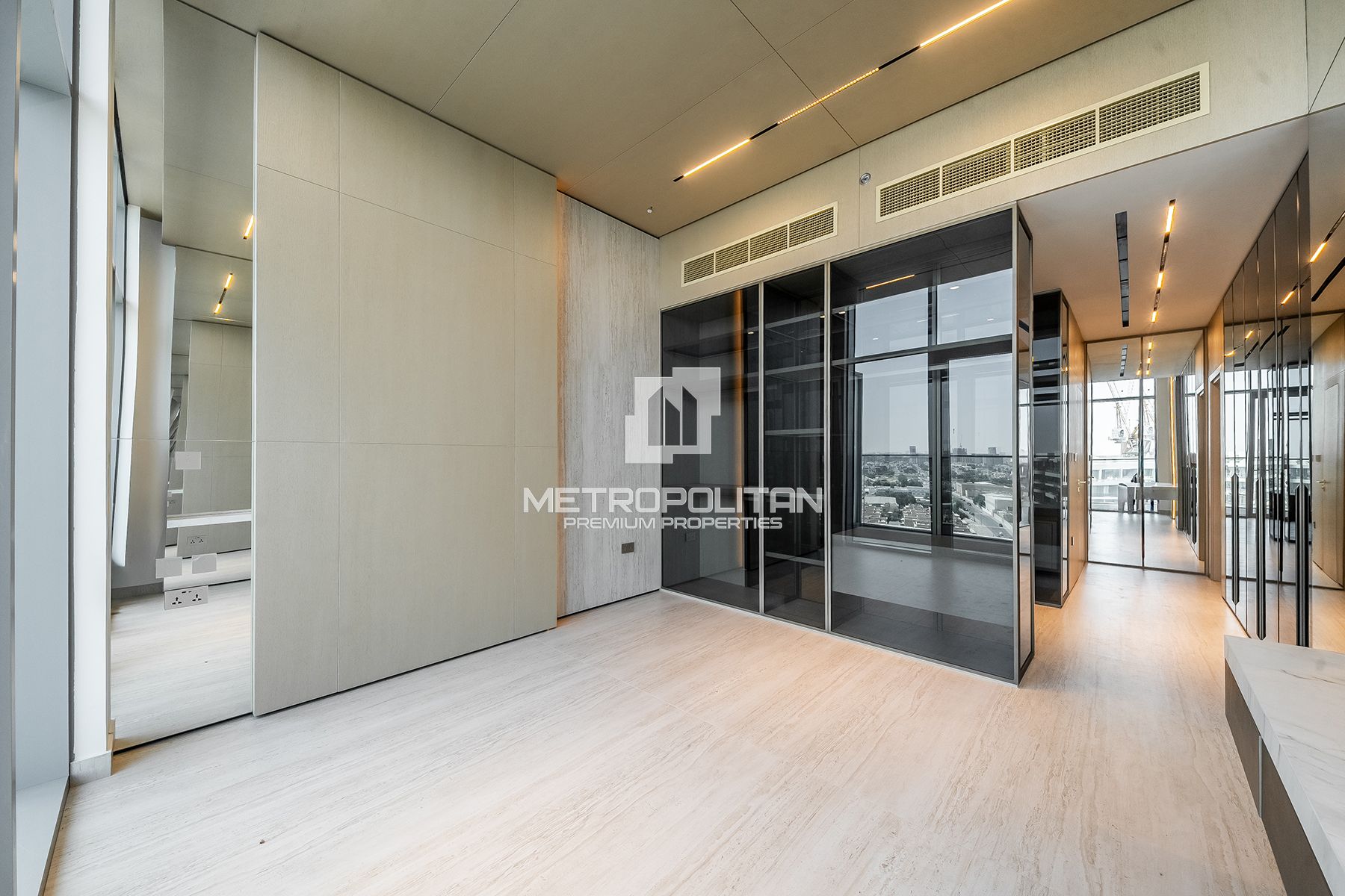 Luxury Penthouse | Canal View | High Floor