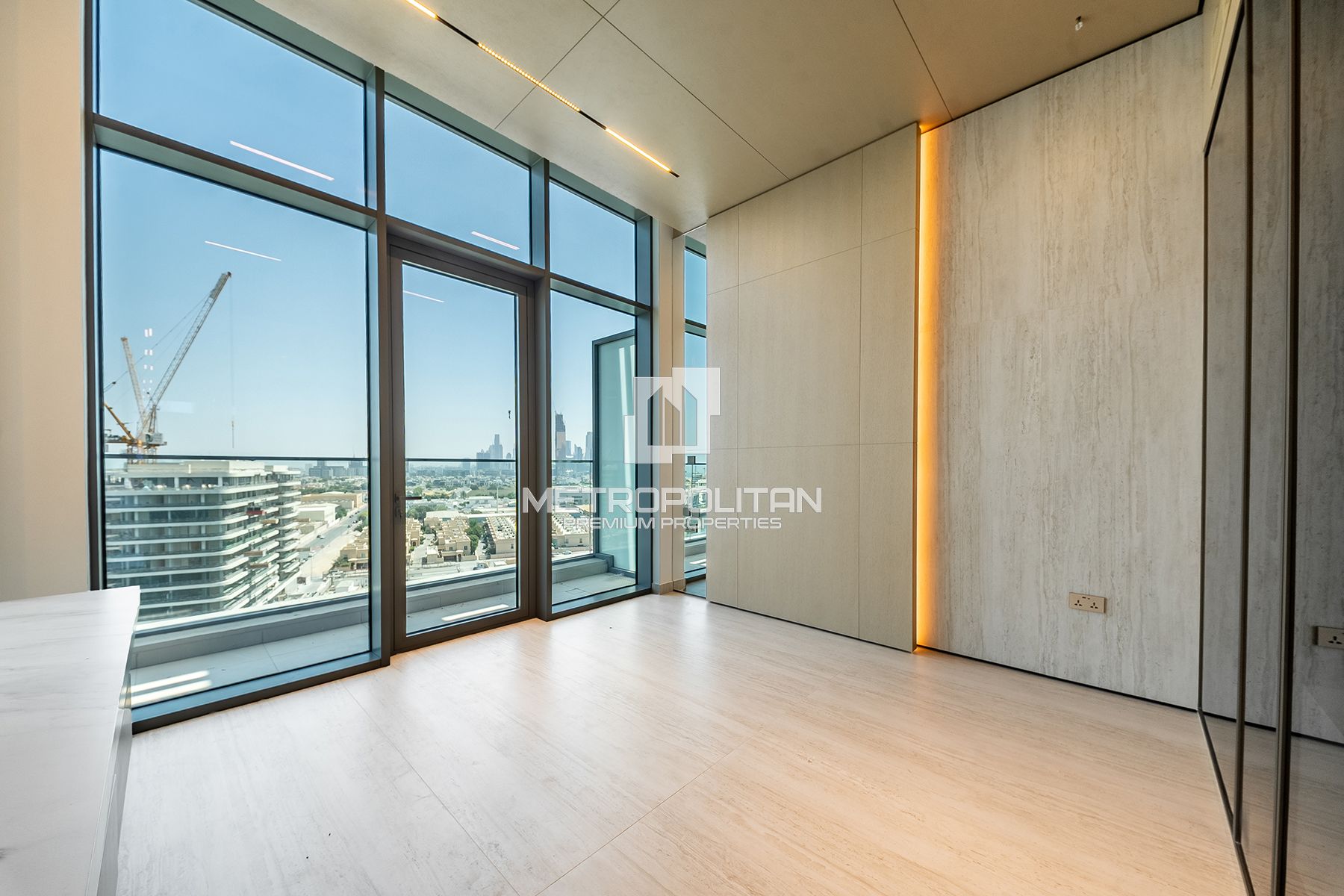 Luxury Penthouse | Canal View | High Floor