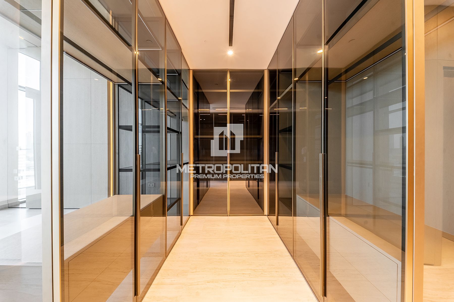 Luxury Penthouse | Canal View | High Floor