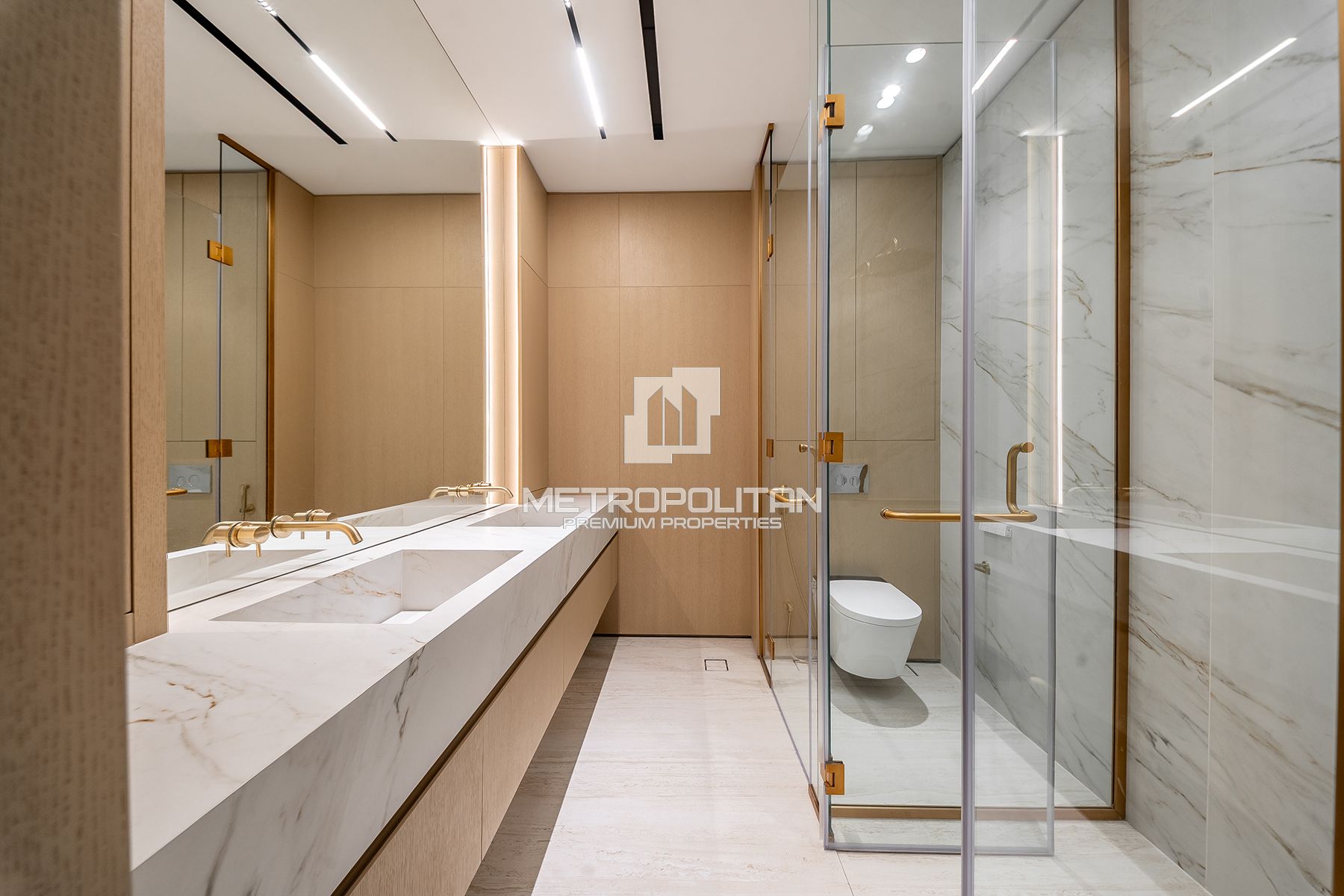 Luxury Penthouse | Canal View | High Floor