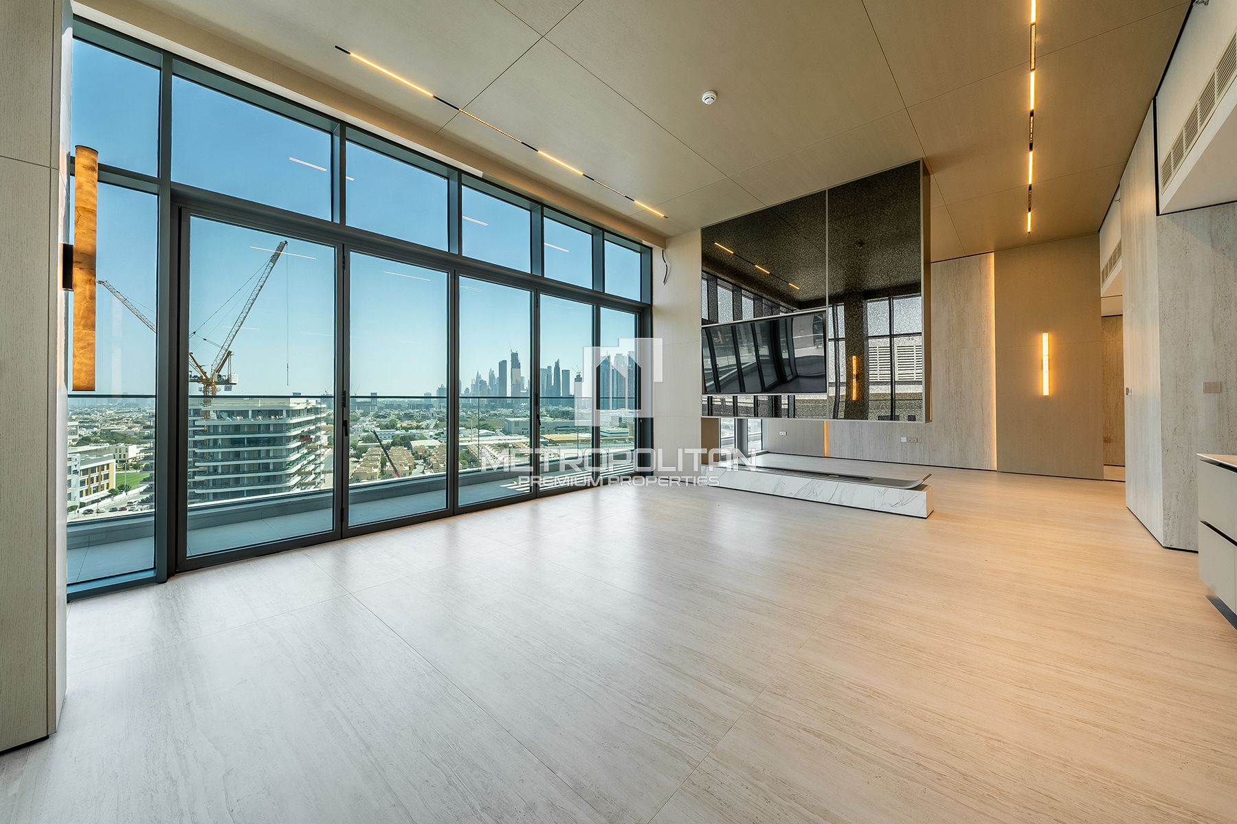 Luxury Penthouse | Canal View | High Floor