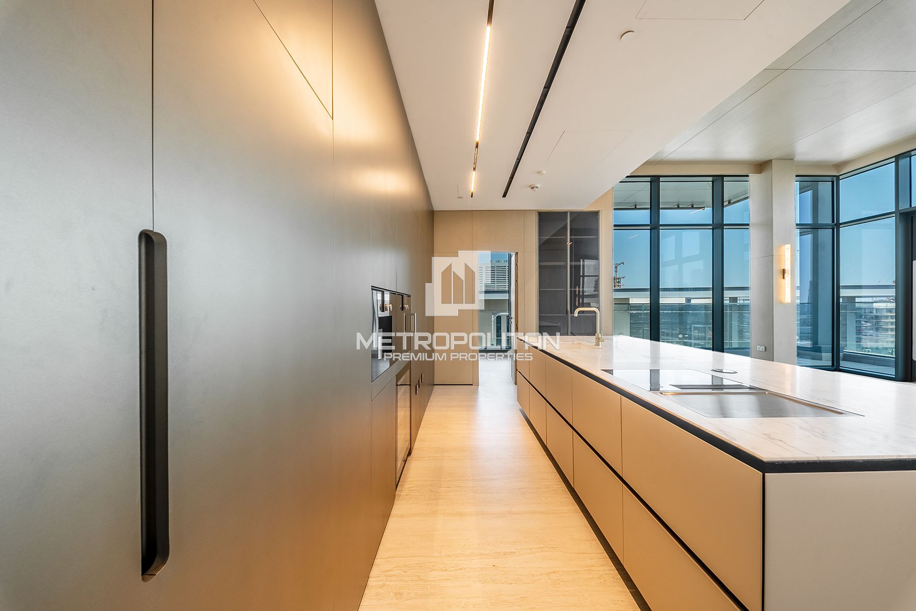 Luxury Penthouse | Canal View | High Floor