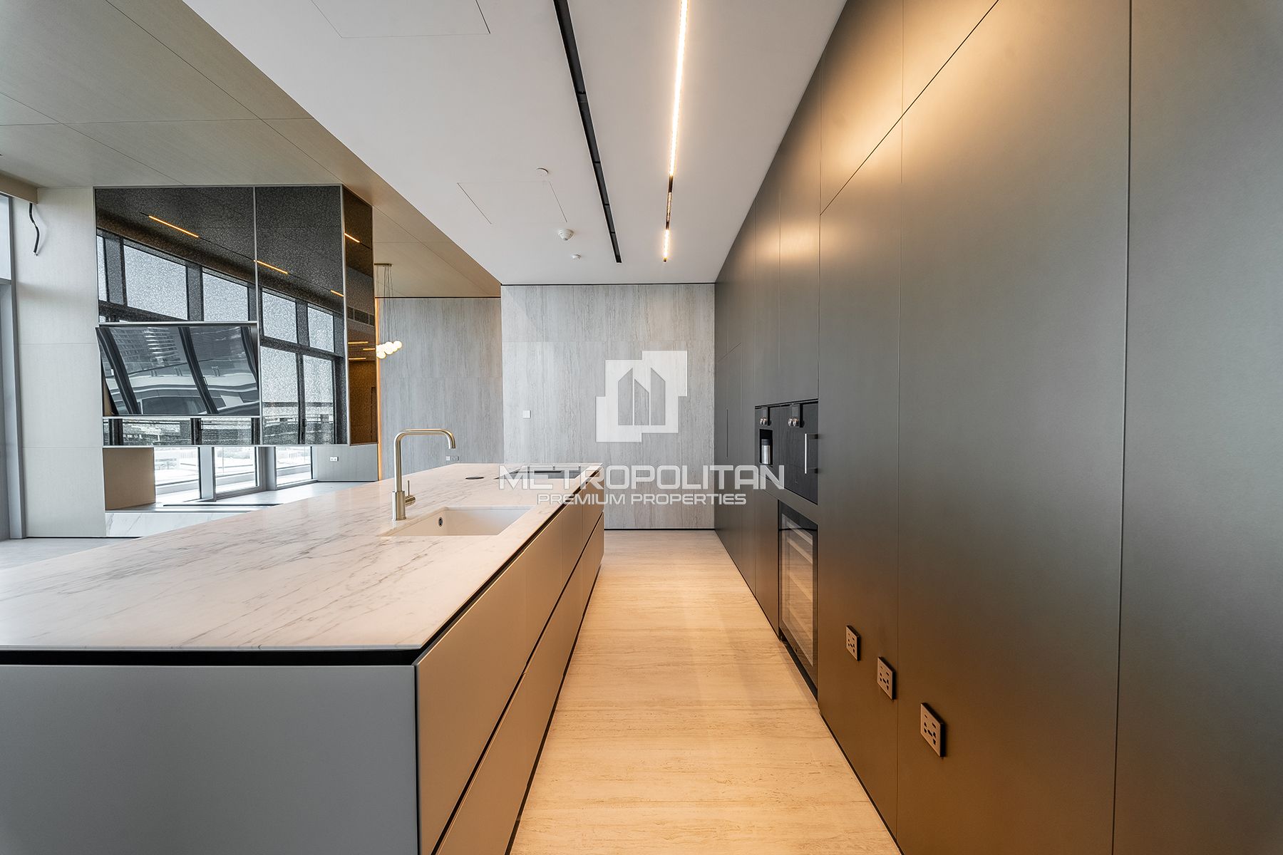 Luxury Penthouse | Canal View | High Floor