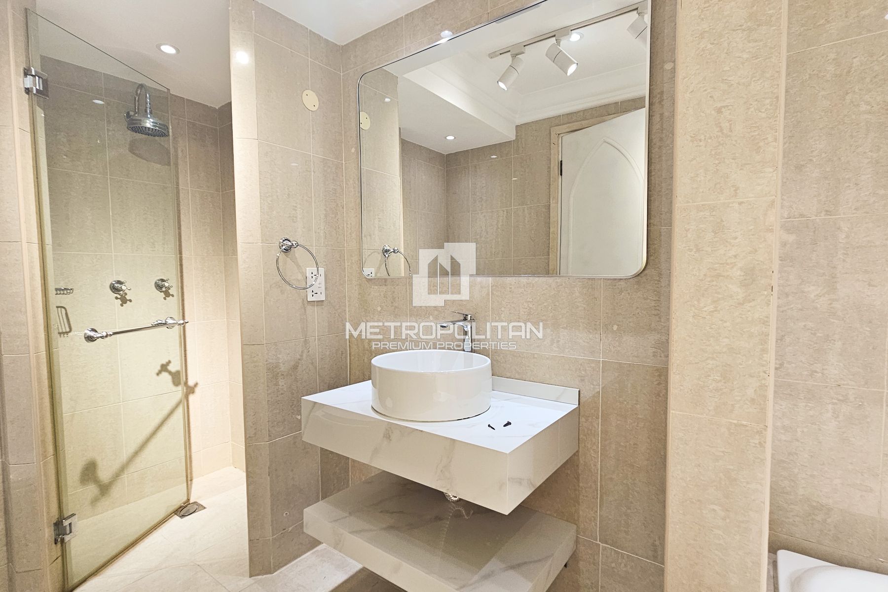 Bright Apartment |Ready to Move | Area Specialist