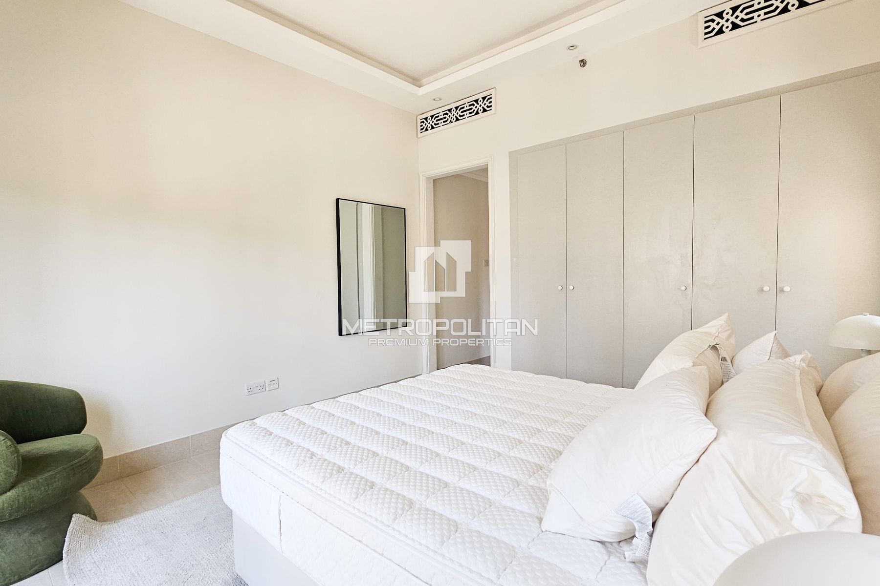 Bright Apartment |Ready to Move | Area Specialist