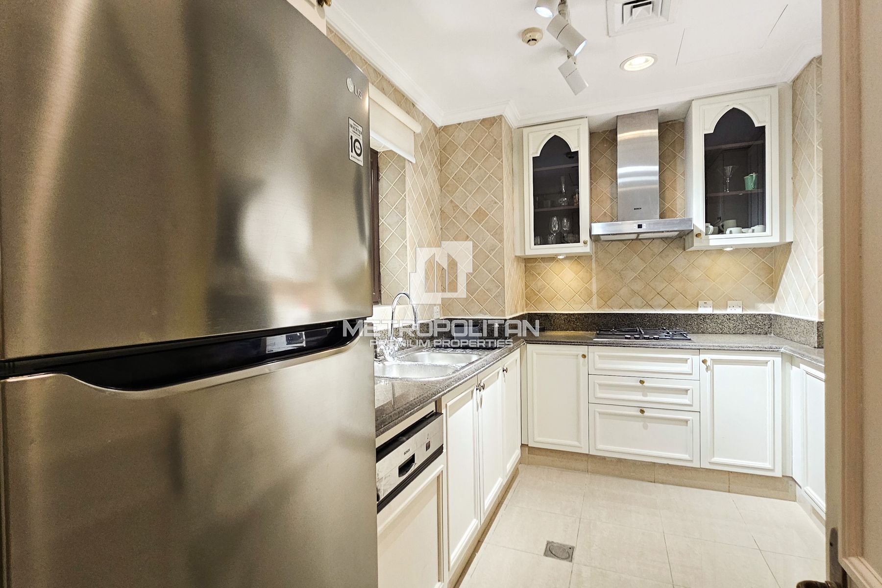 Bright Apartment |Ready to Move | Area Specialist