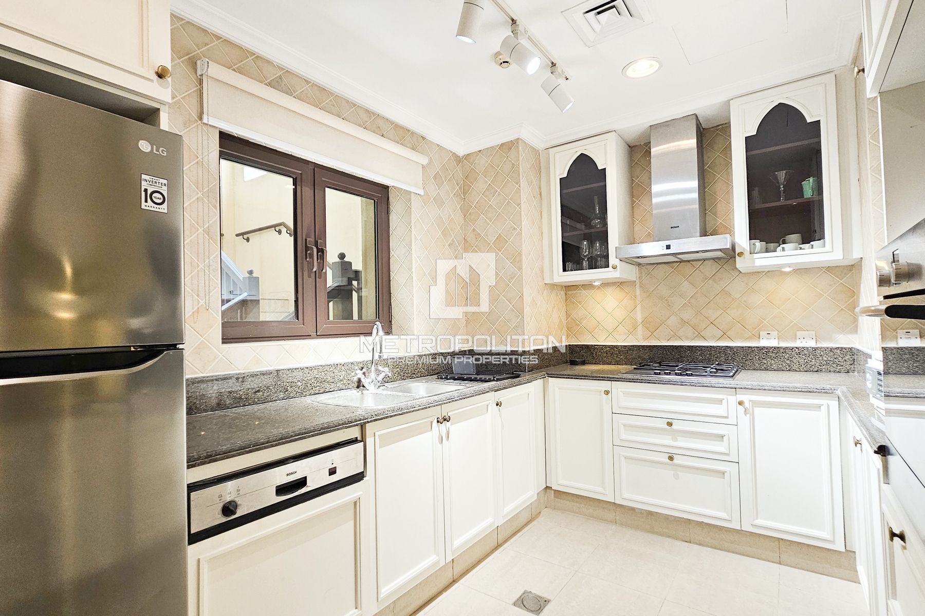 Bright Apartment |Ready to Move | Area Specialist