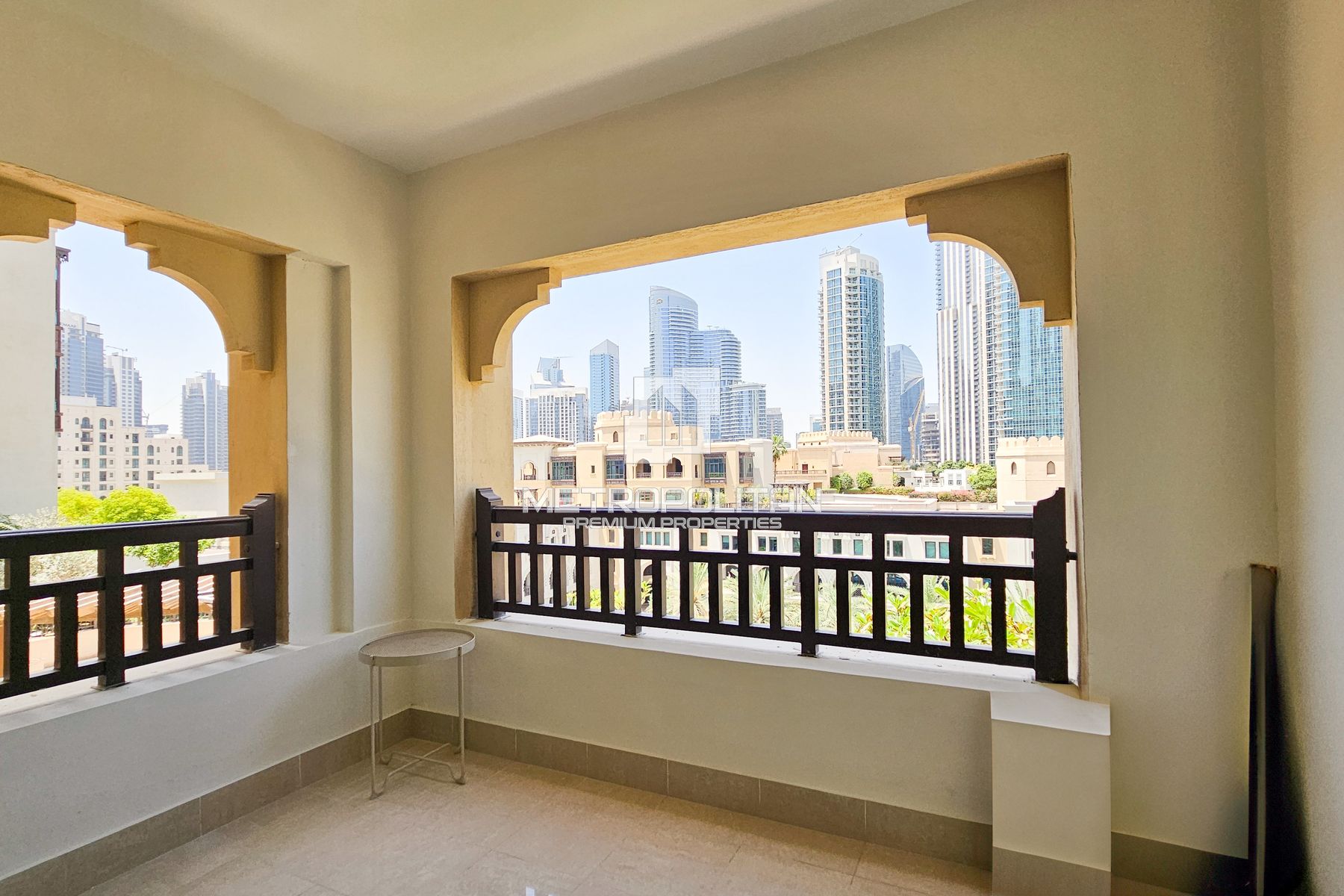 Bright Apartment |Ready to Move | Area Specialist
