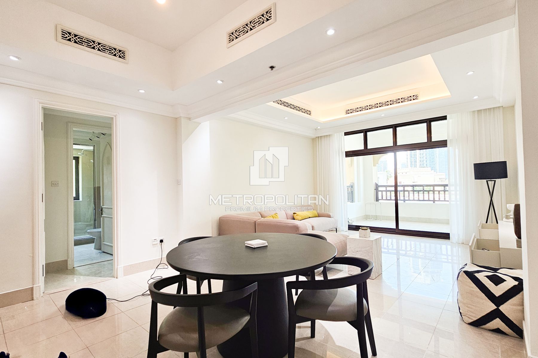 Bright Apartment |Ready to Move | Area Specialist