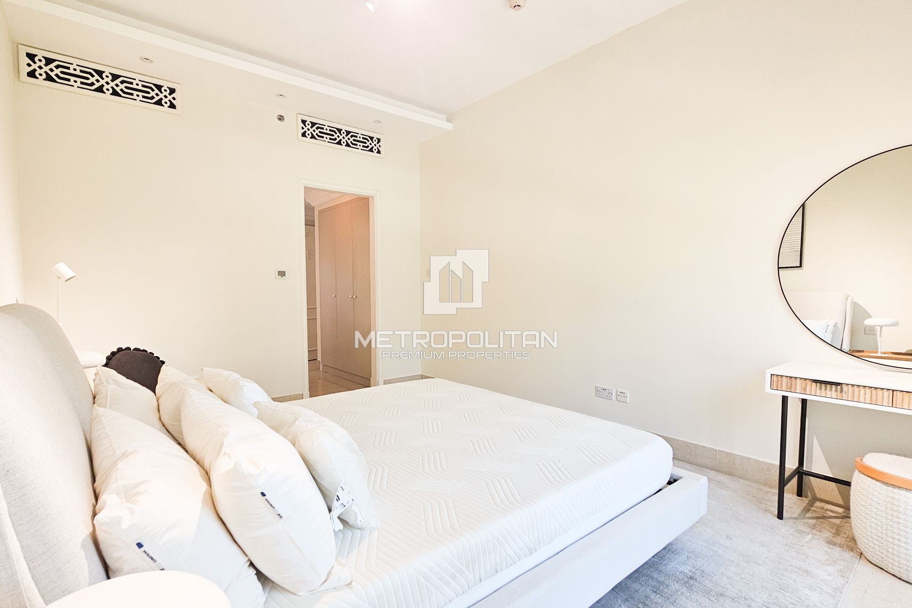 Bright Apartment |Ready to Move | Area Specialist