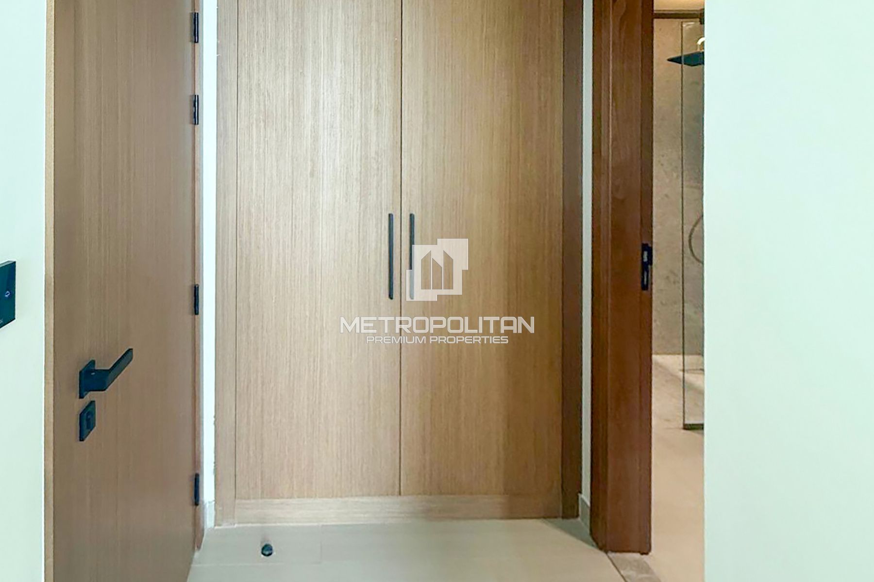 Modern 1BR | Fully Furnished | Large Layout