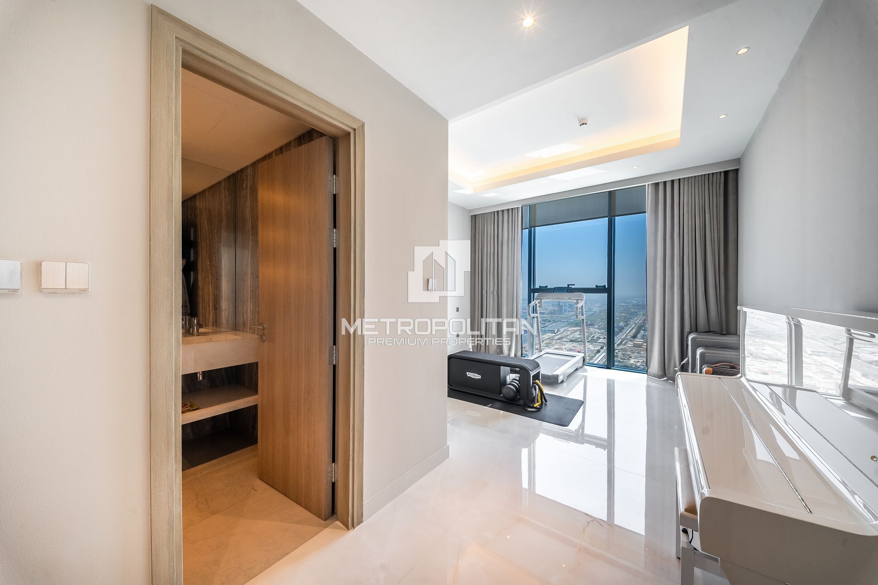 Vacant | Luxury Living | Marina and Skyline Views